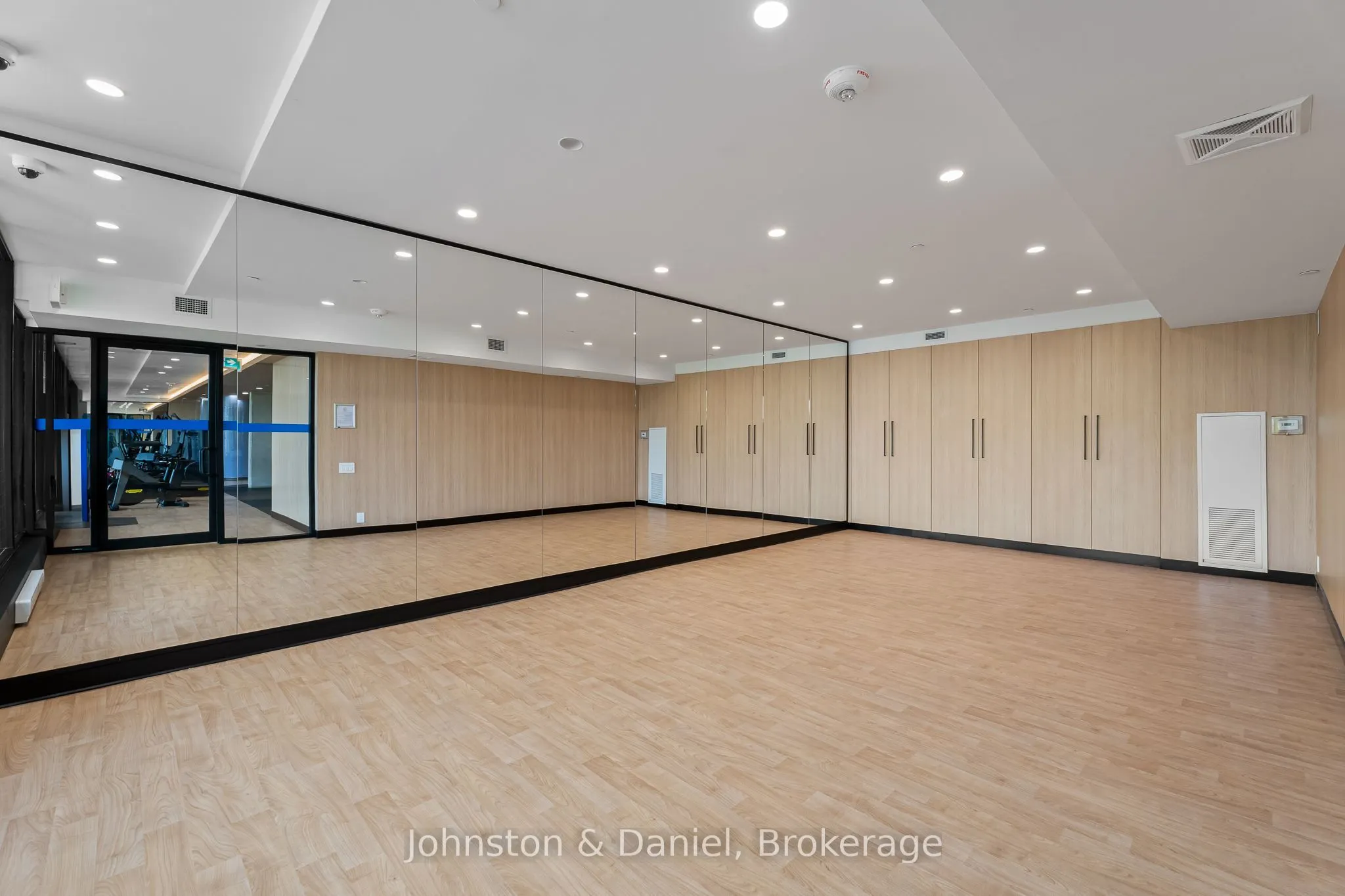 2720 Dundas Street W #618