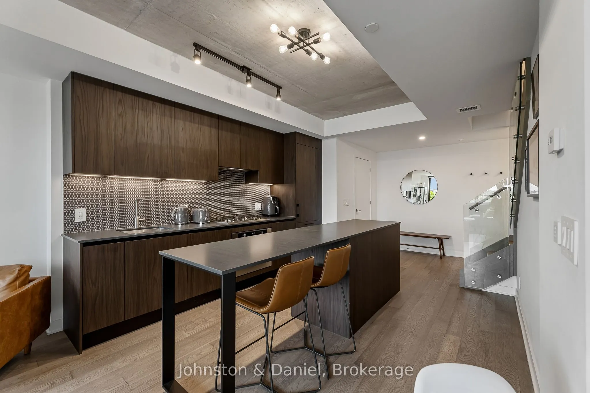 2720 Dundas Street W #618