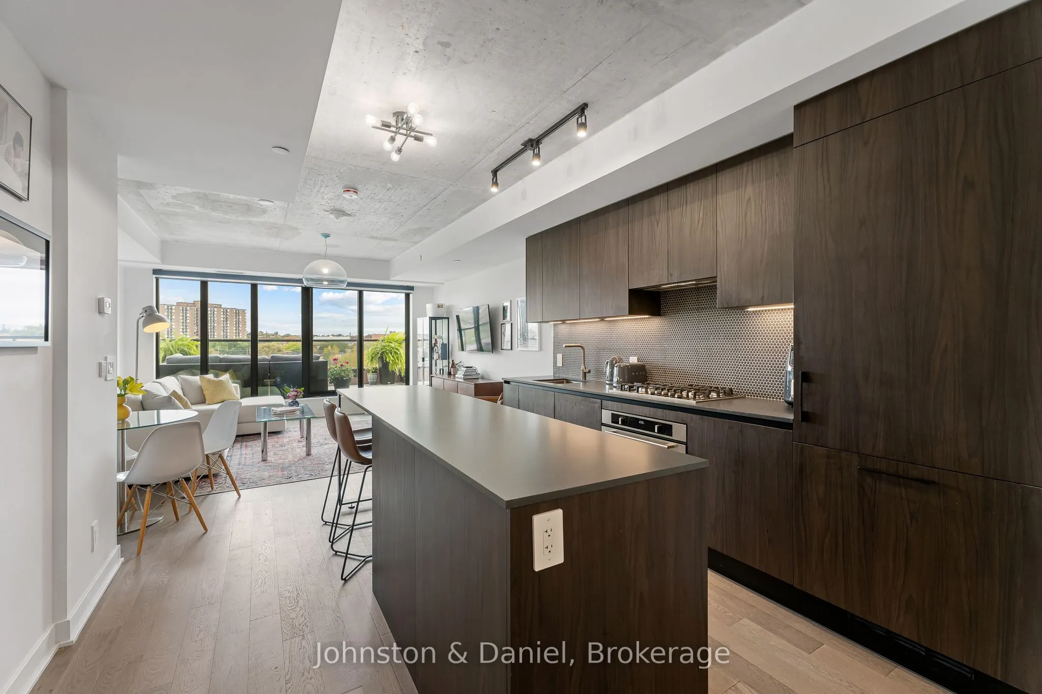 2720 Dundas Street W #618