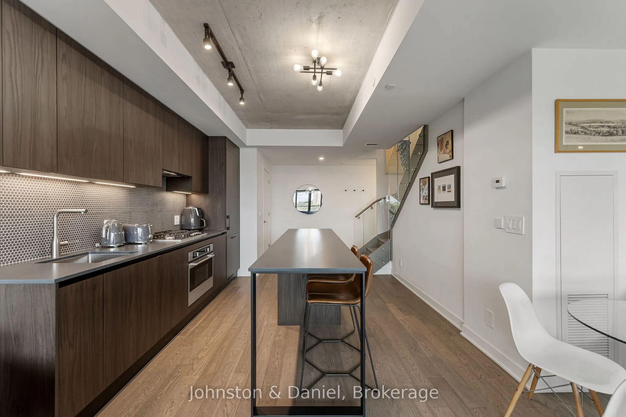 2720 Dundas Street W #618