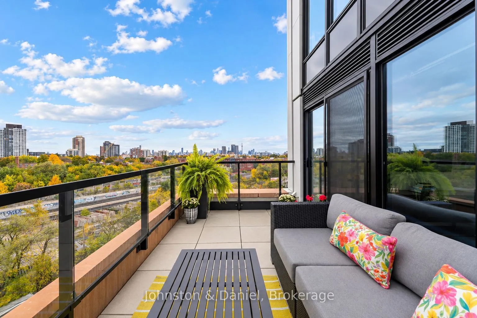 2720 Dundas Street W #618