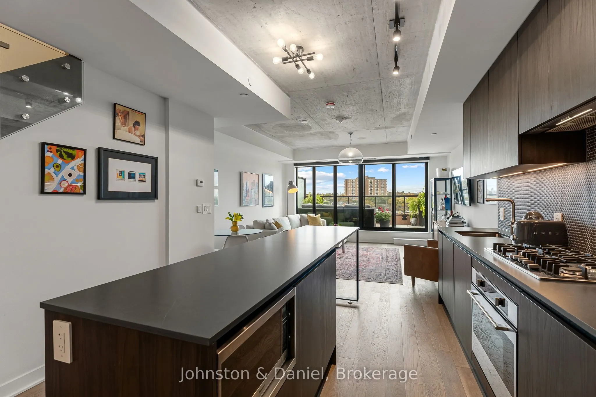 2720 Dundas Street W #618