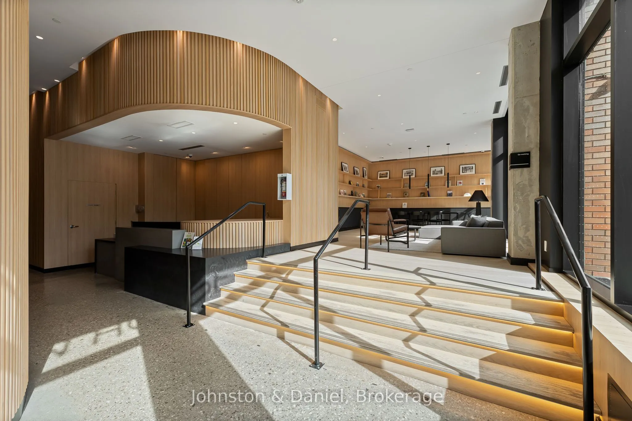 2720 Dundas Street W #618