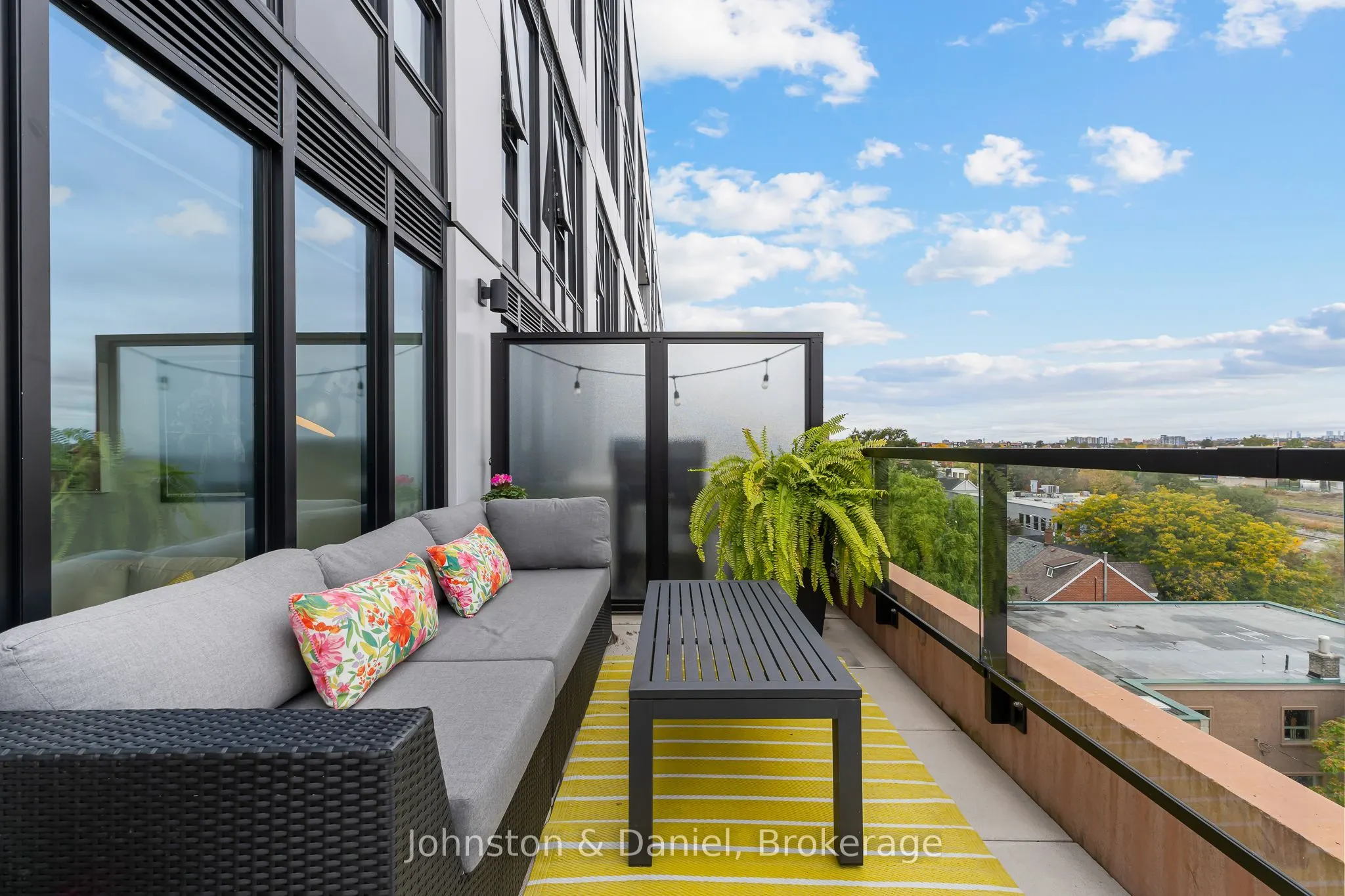 2720 Dundas Street W #618