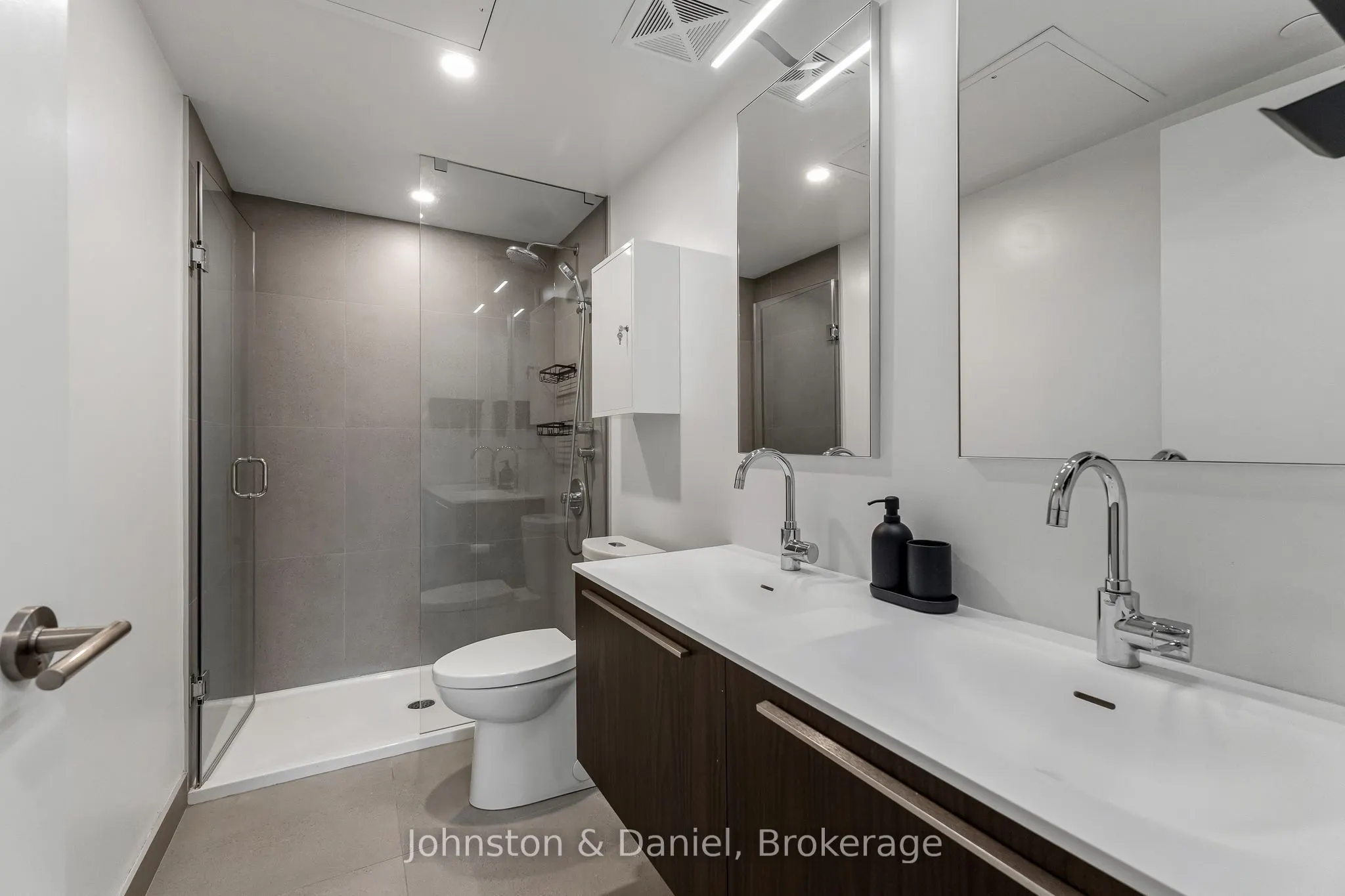 2720 Dundas Street W #618