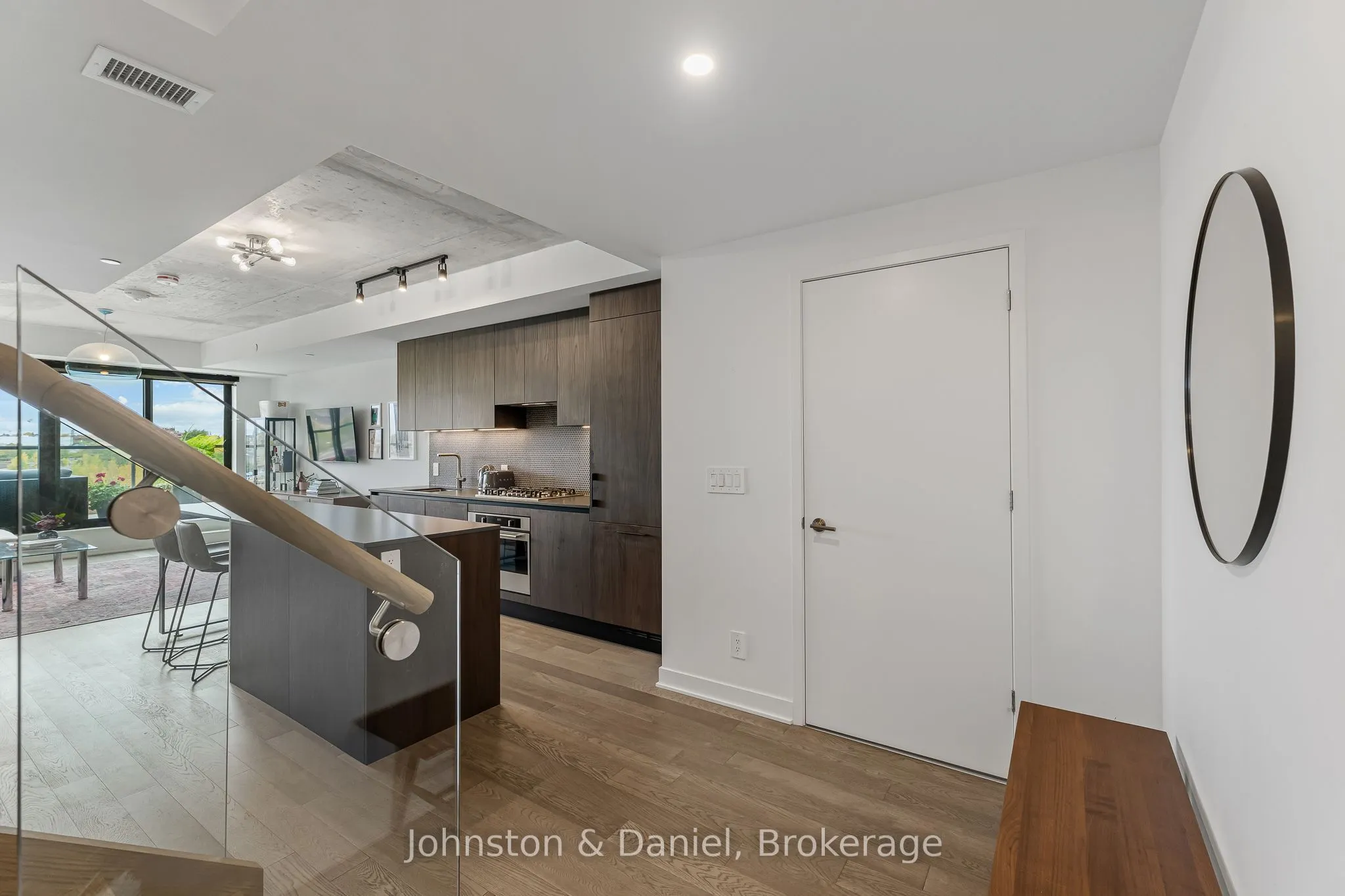 2720 Dundas Street W #618
