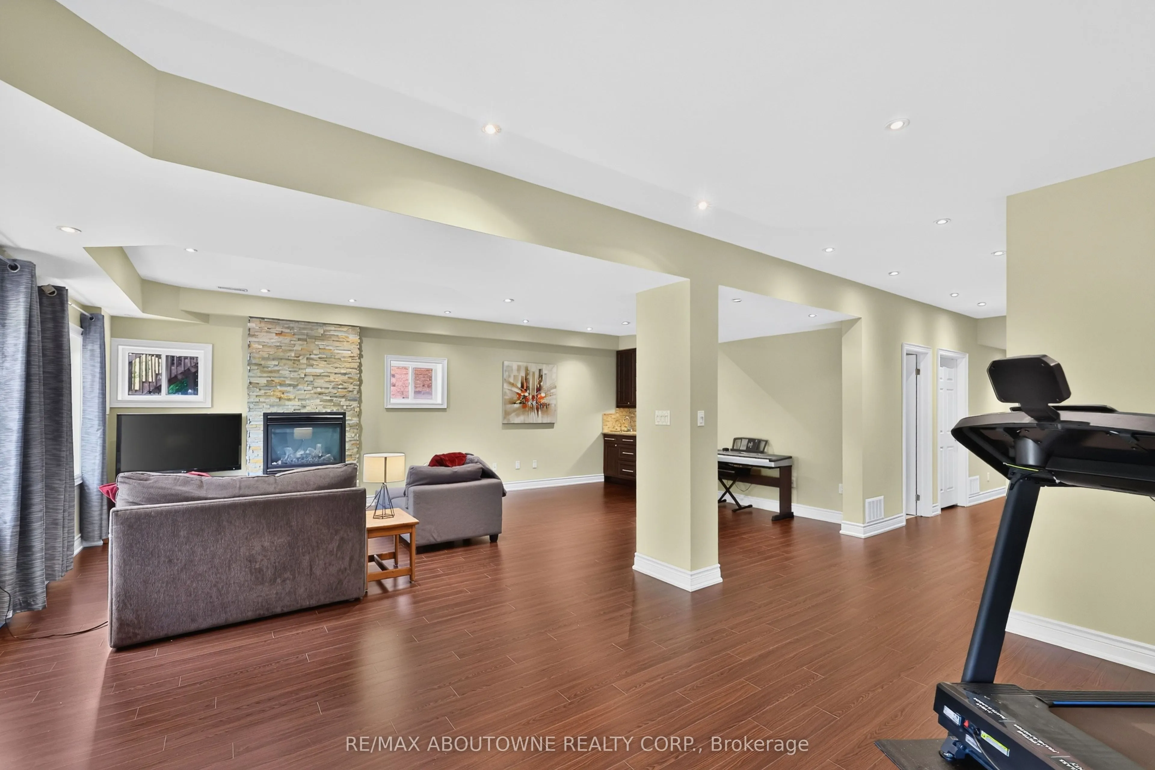 2269 Whitworth Drive