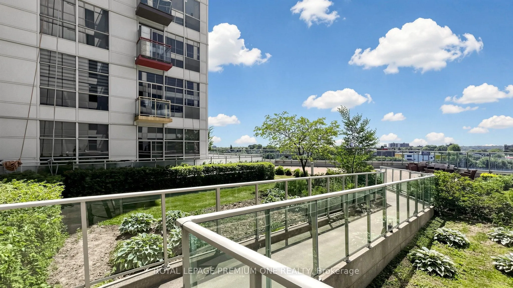 1600 Keele Street #824
