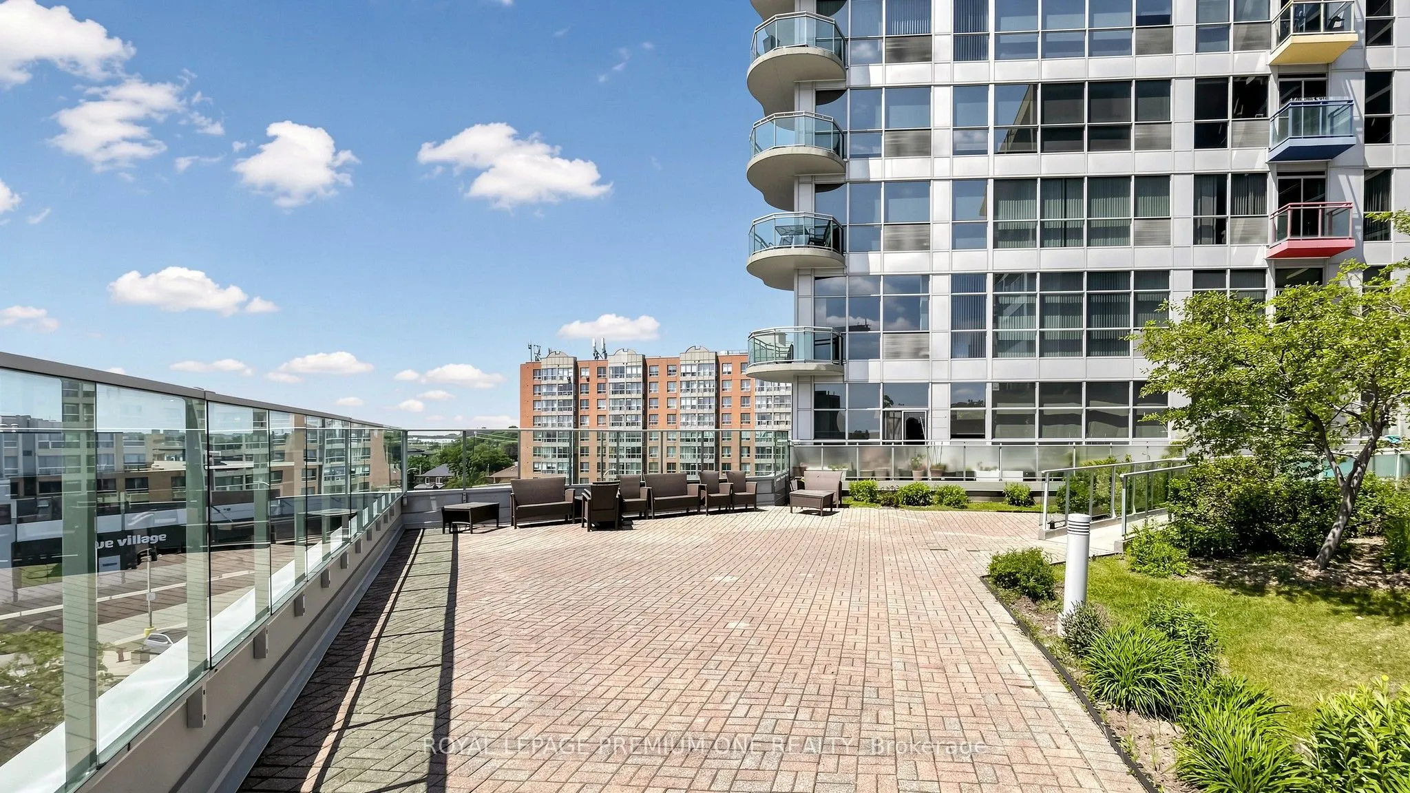 1600 Keele Street #824