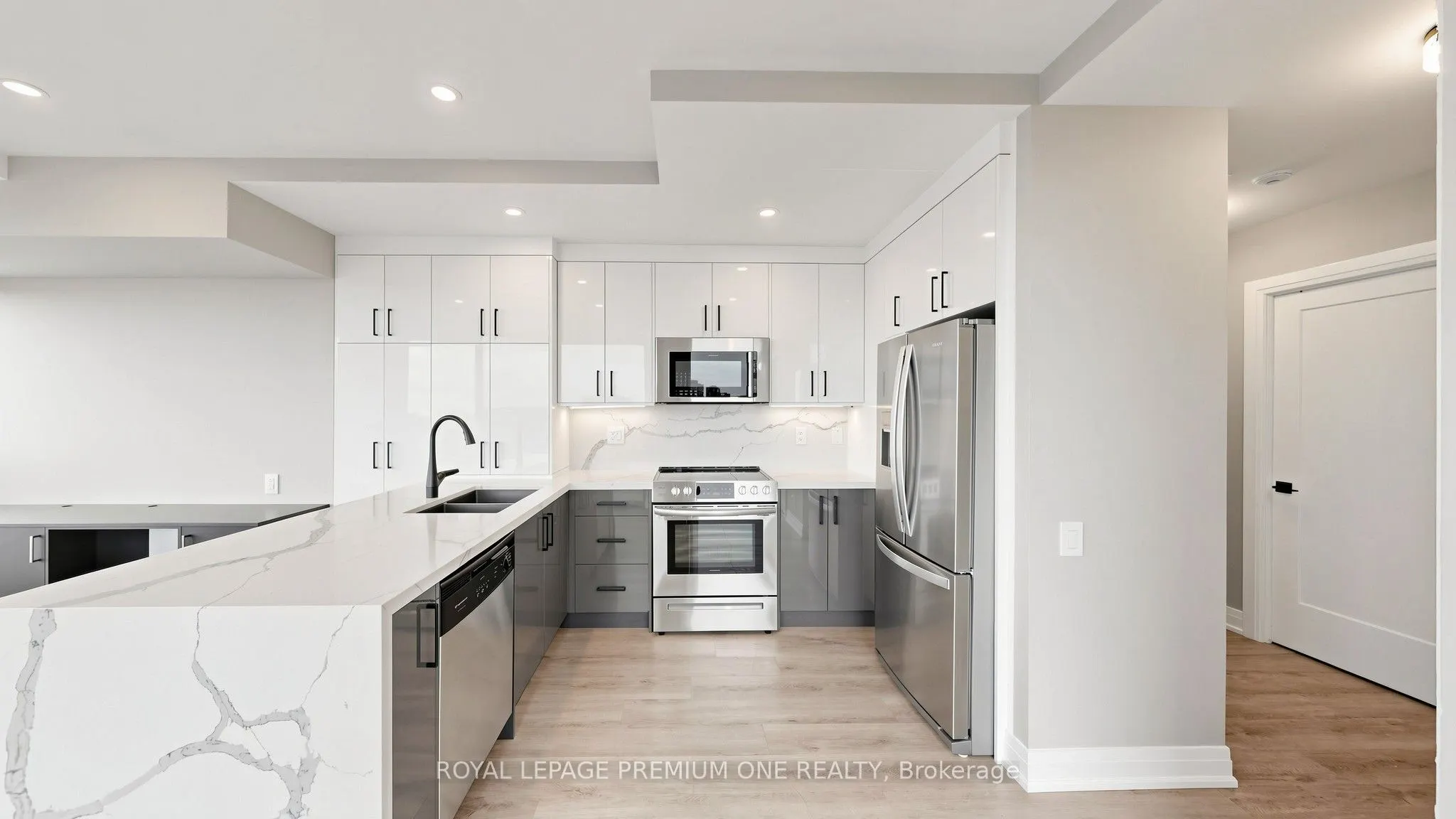 1600 Keele Street #824