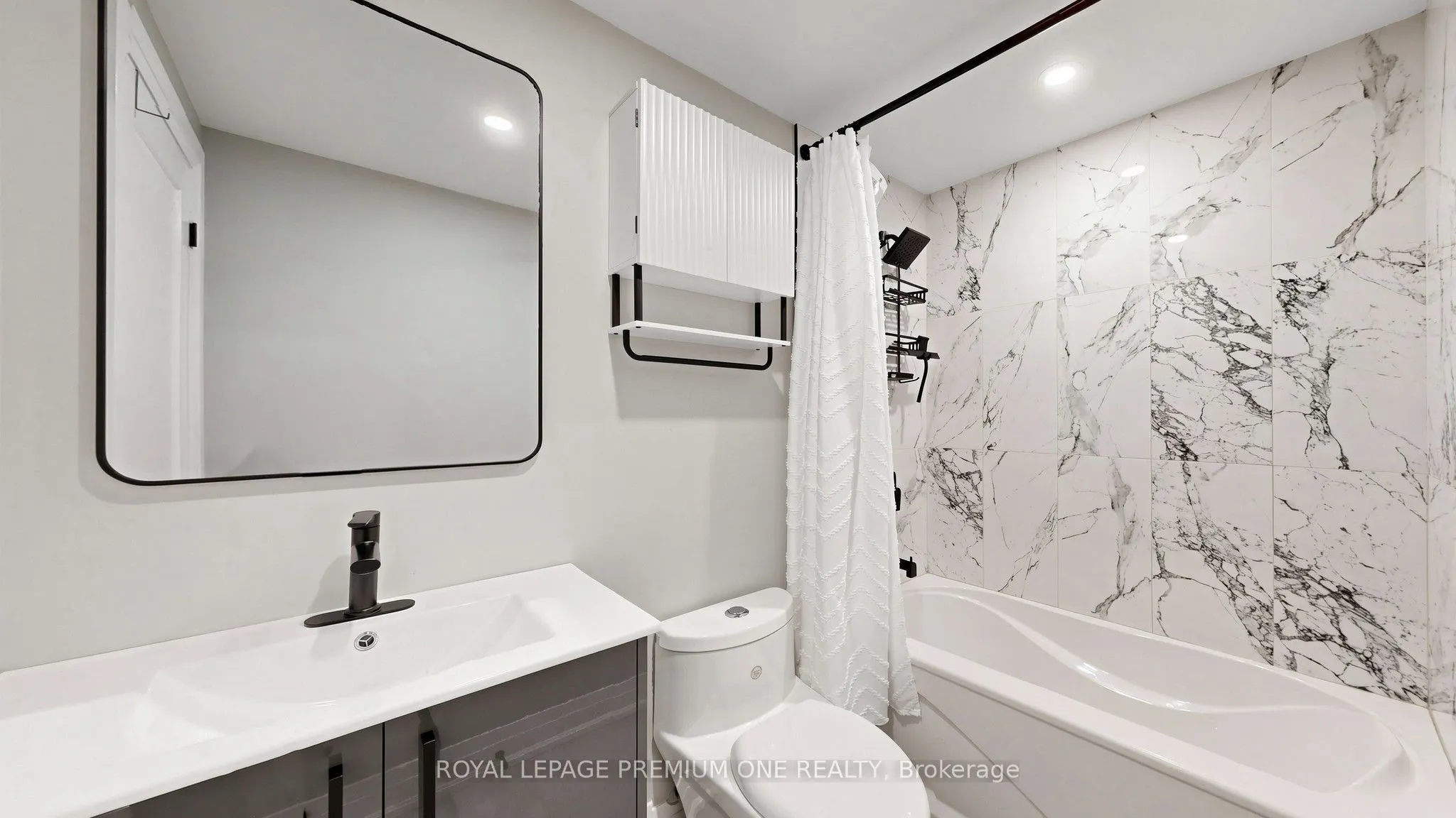 1600 Keele Street #824