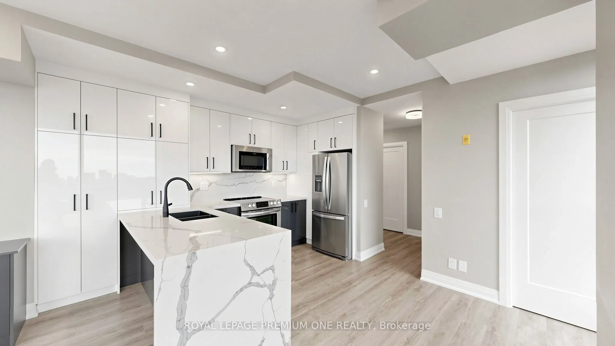 1600 Keele Street #824