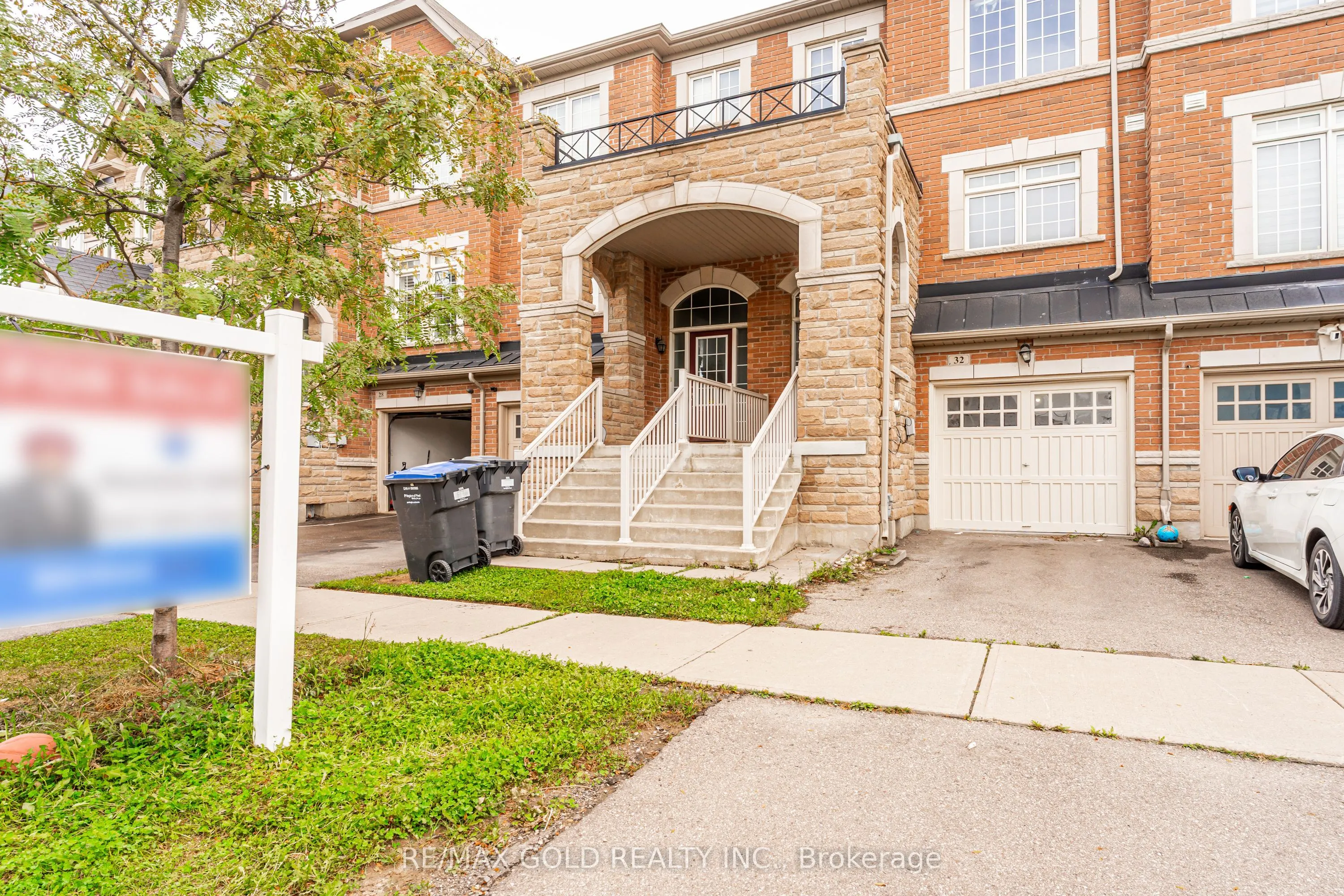 32 Rockman Crescent