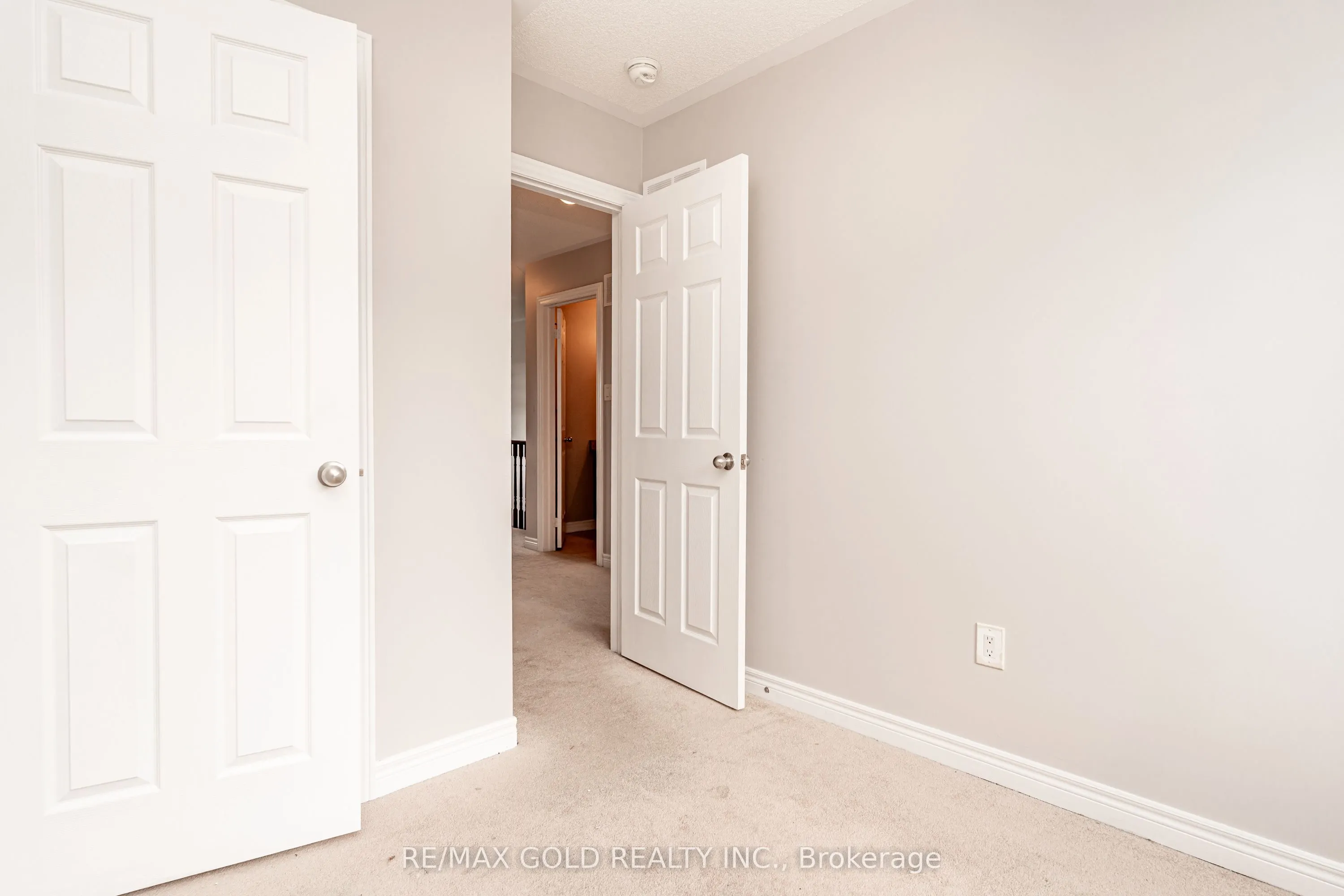 32 Rockman Crescent