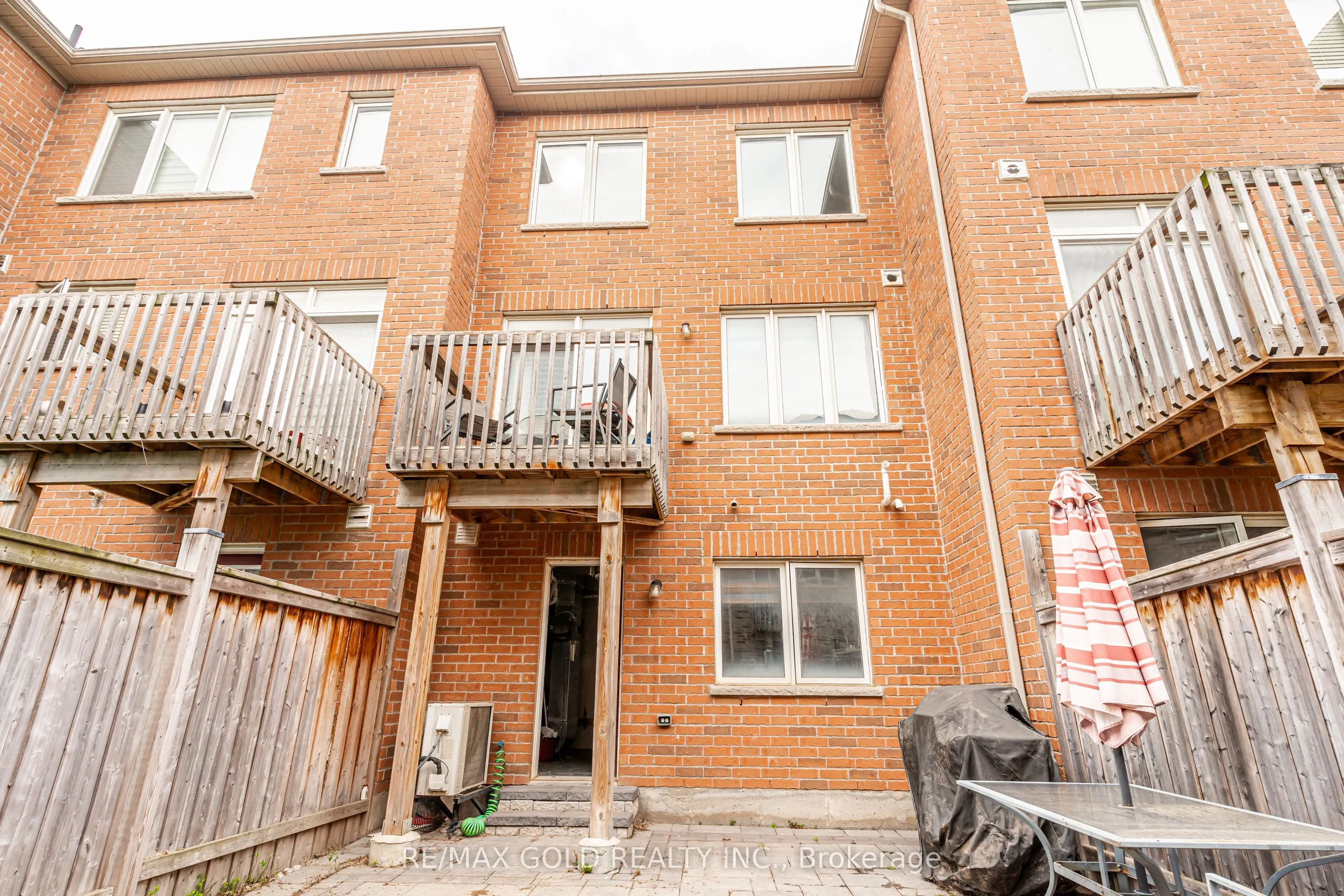 32 Rockman Crescent