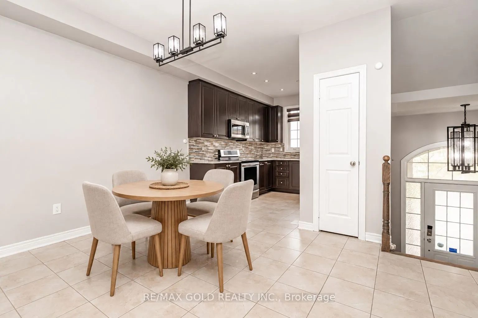 32 Rockman Crescent
