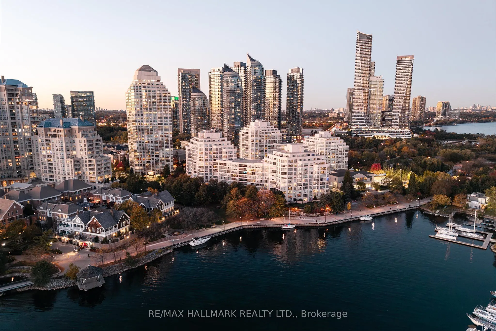 2267 Lakeshore Boulevard W #707