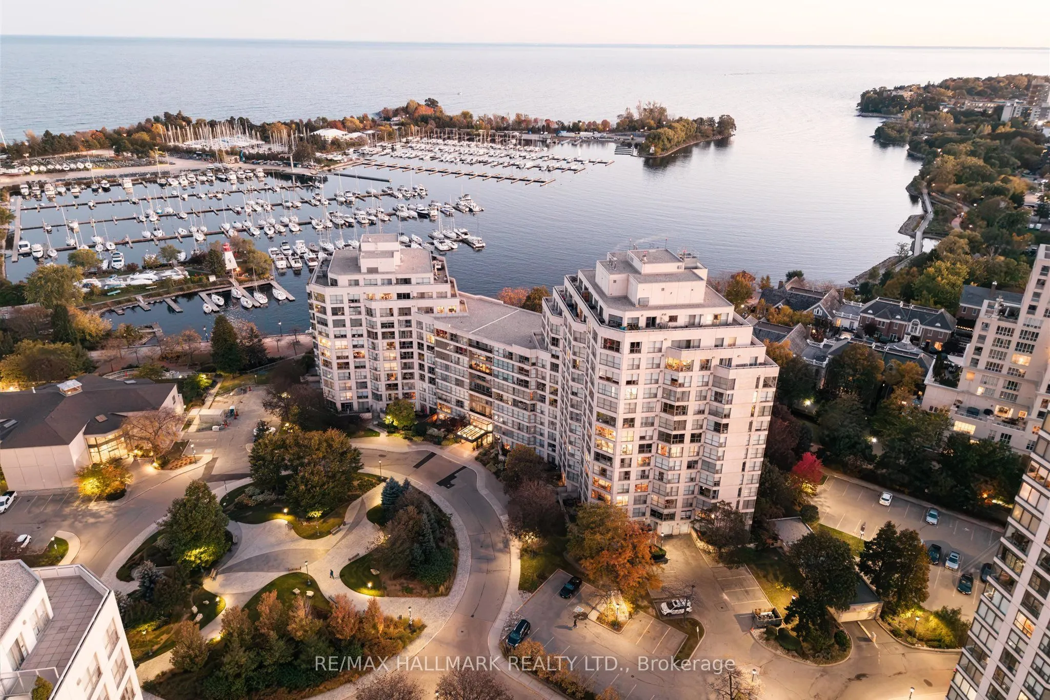 2267 Lakeshore Boulevard W #707