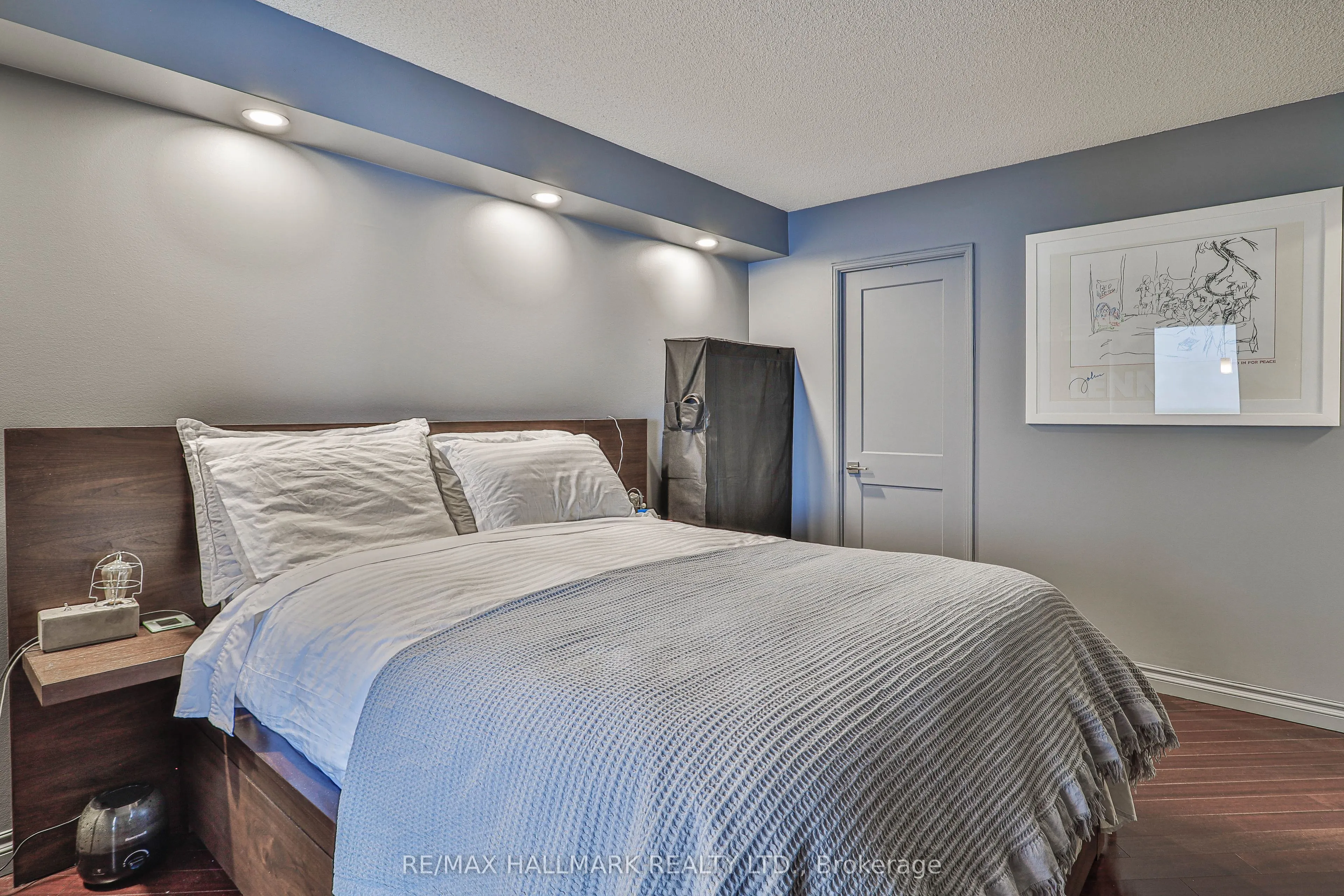 2267 Lakeshore Boulevard W #707
