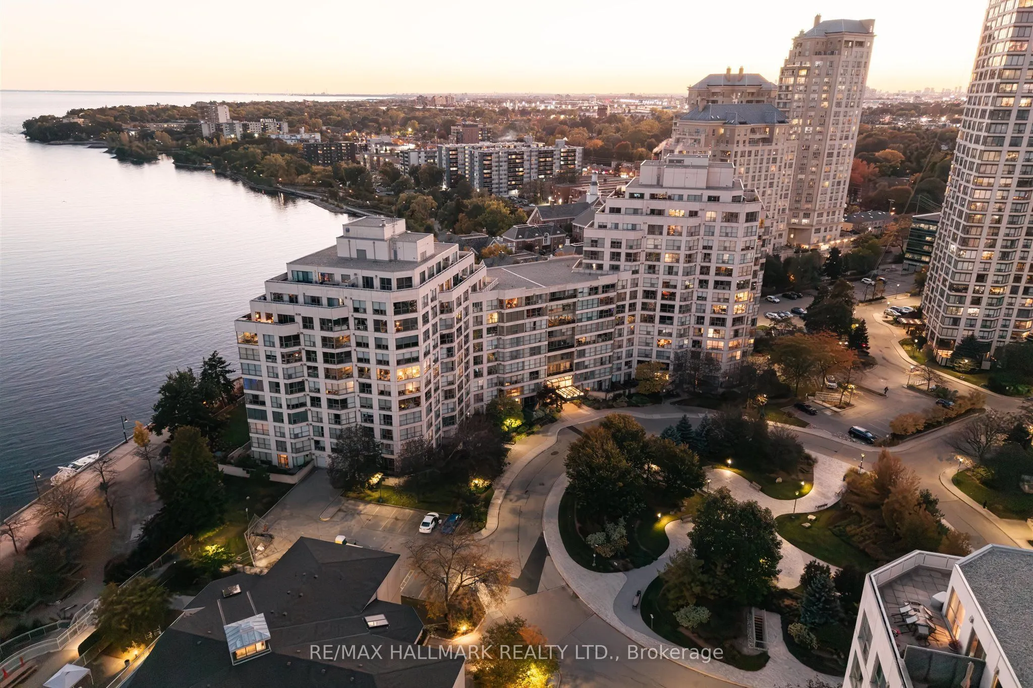 2267 Lakeshore Boulevard W #707