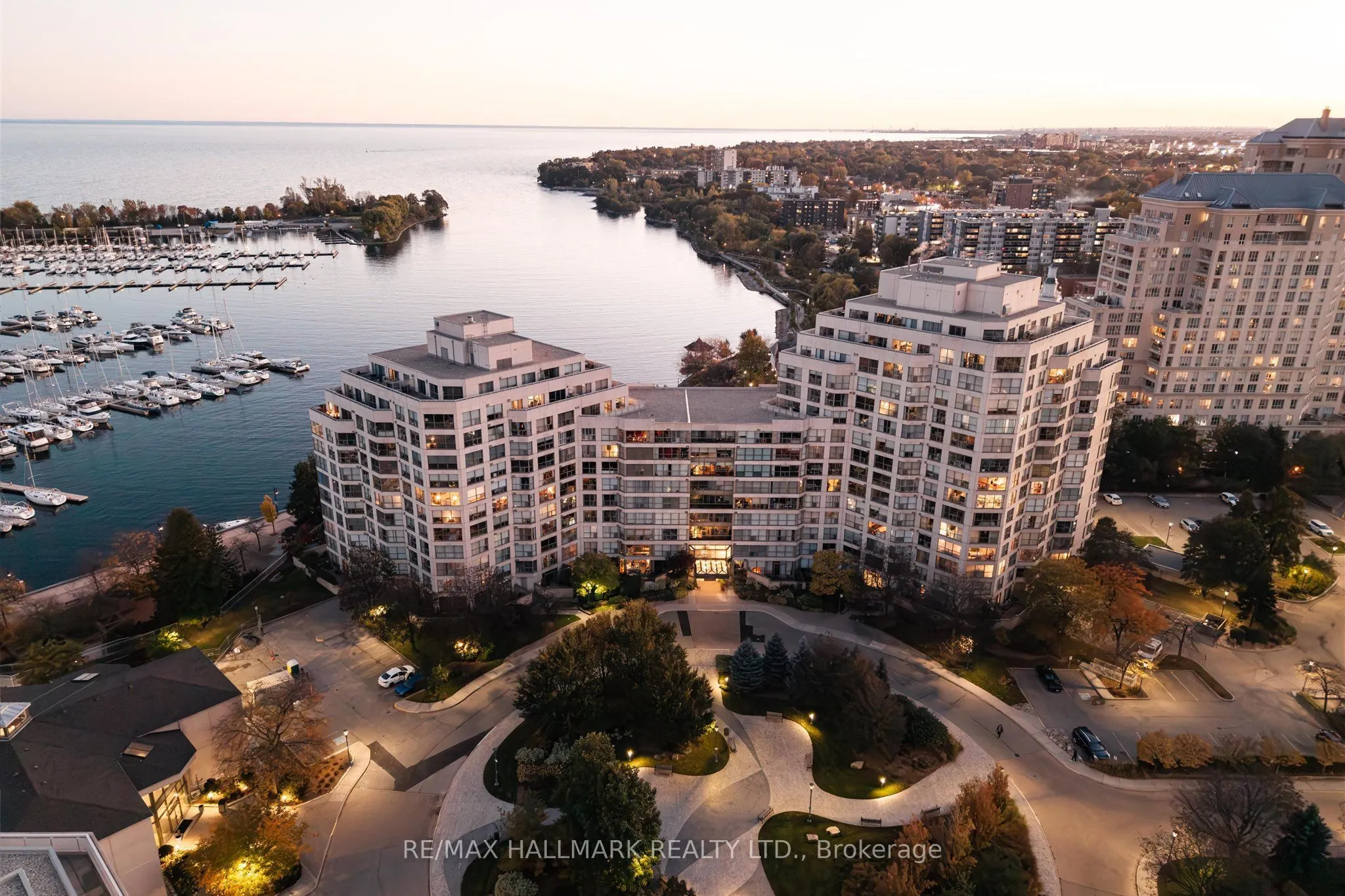 2267 Lakeshore Boulevard W #707
