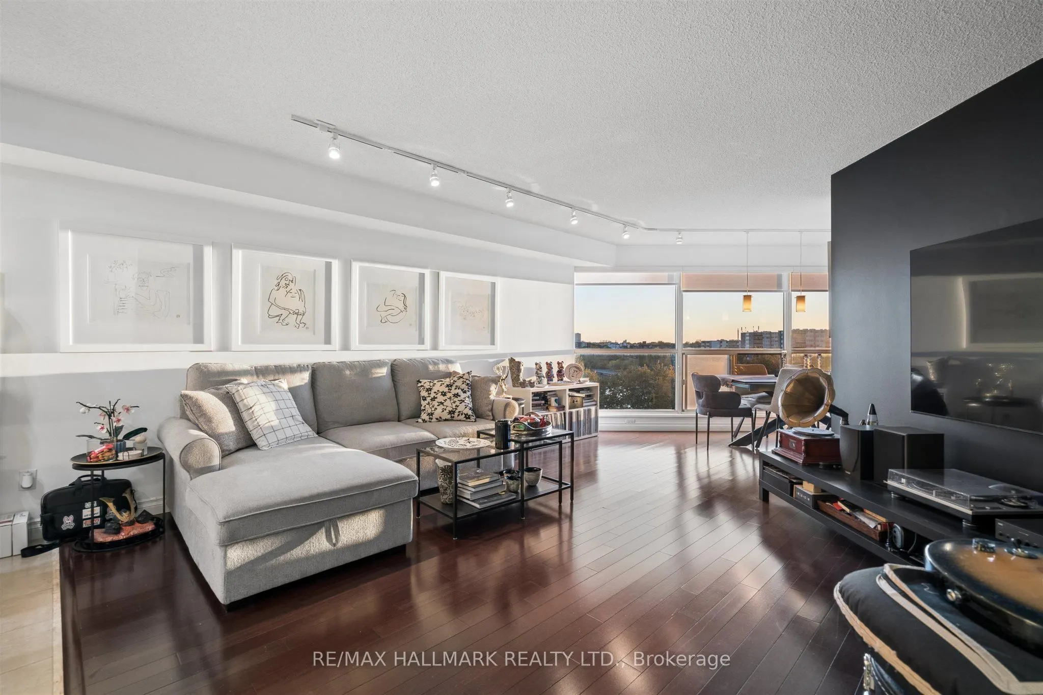 2267 Lakeshore Boulevard W #707