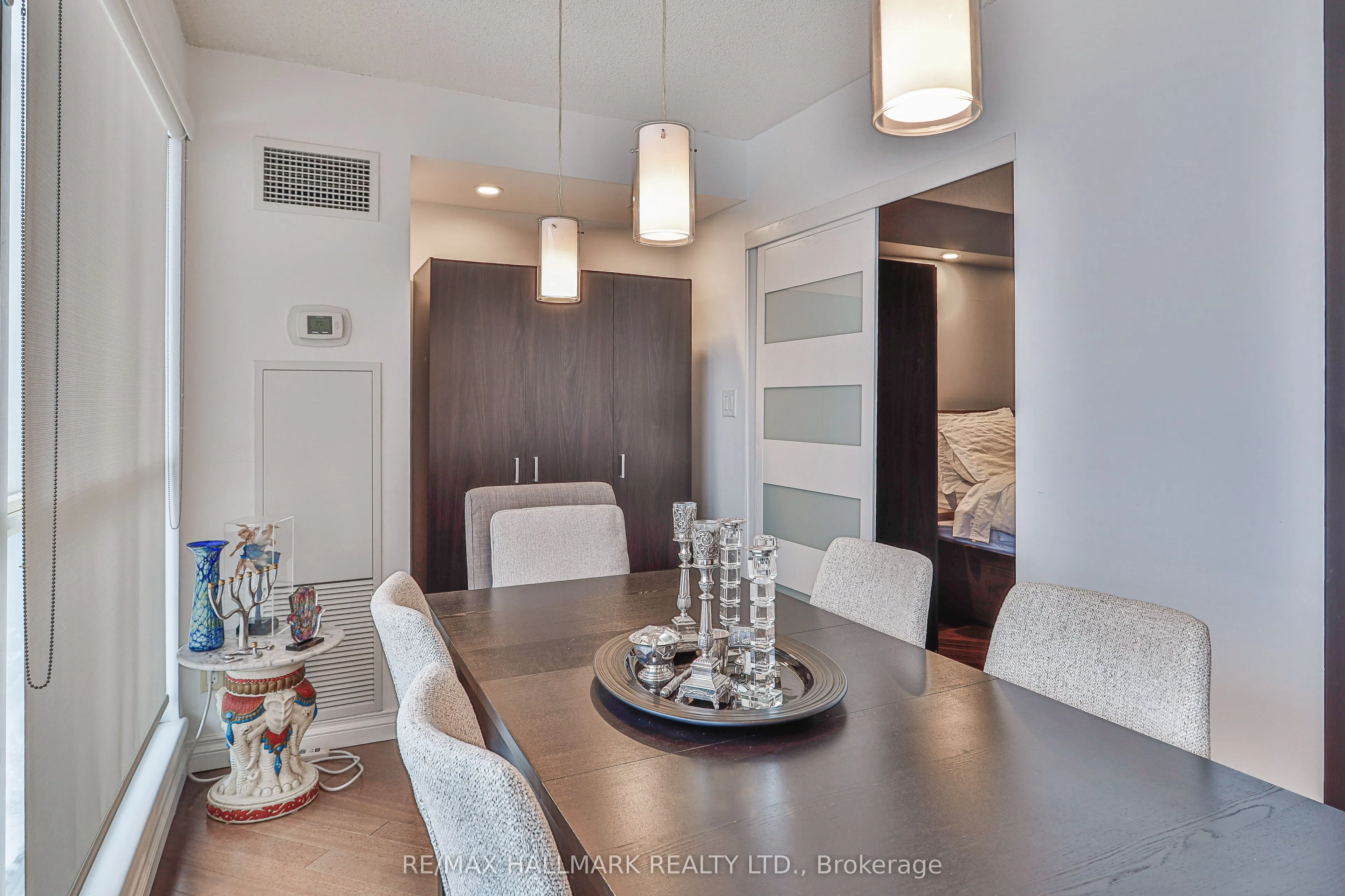 2267 Lakeshore Boulevard W #707