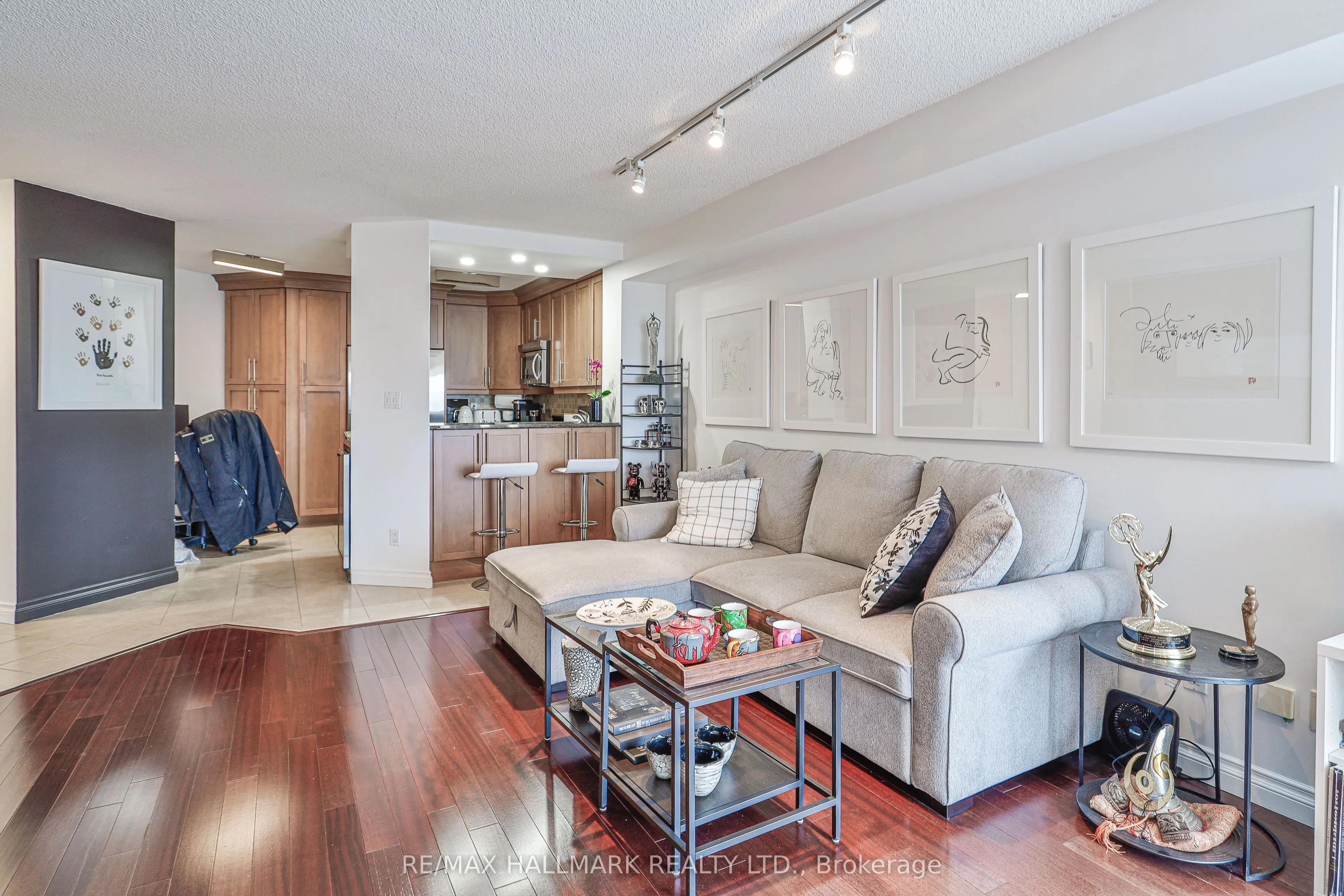 2267 Lakeshore Boulevard W #707