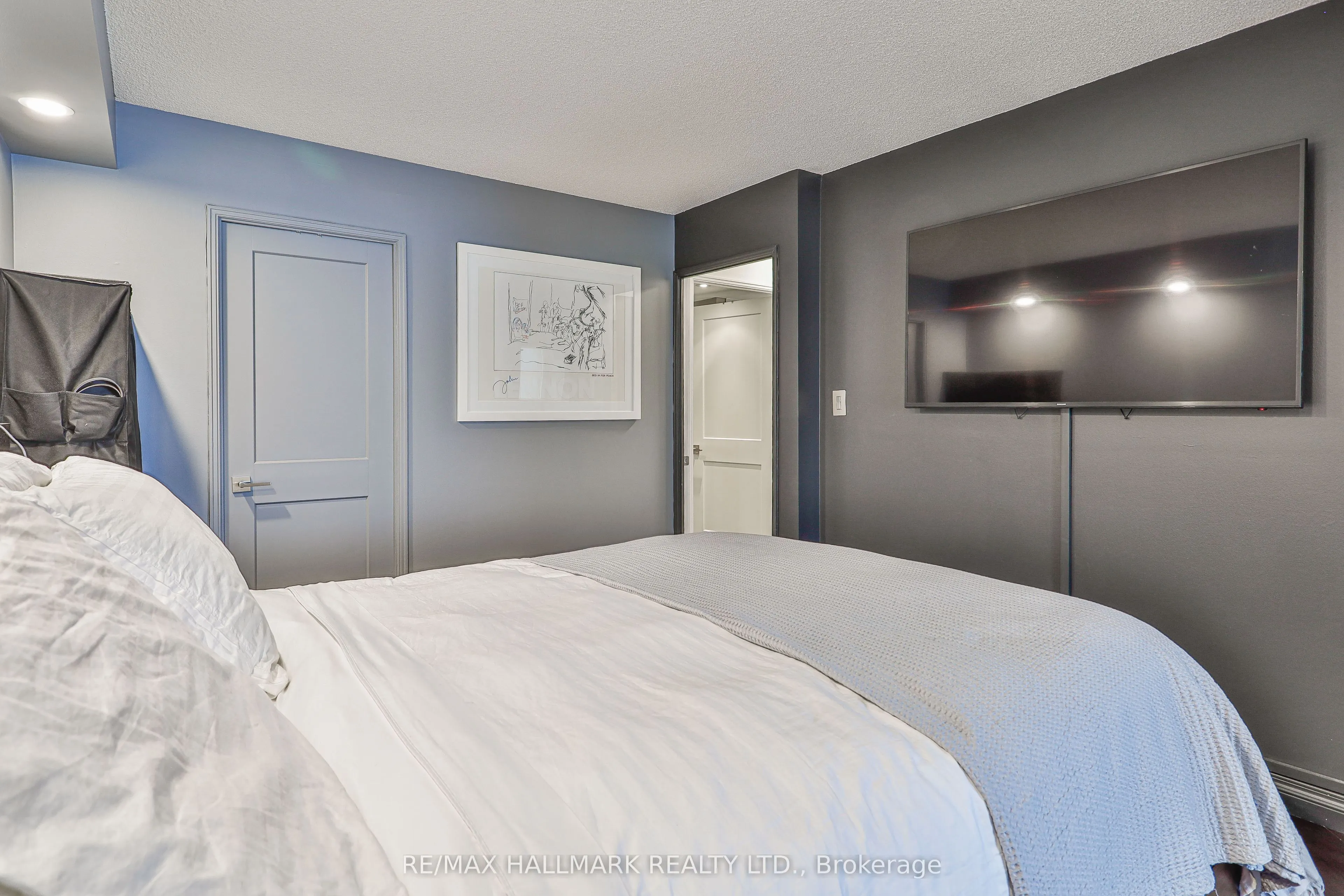 2267 Lakeshore Boulevard W #707