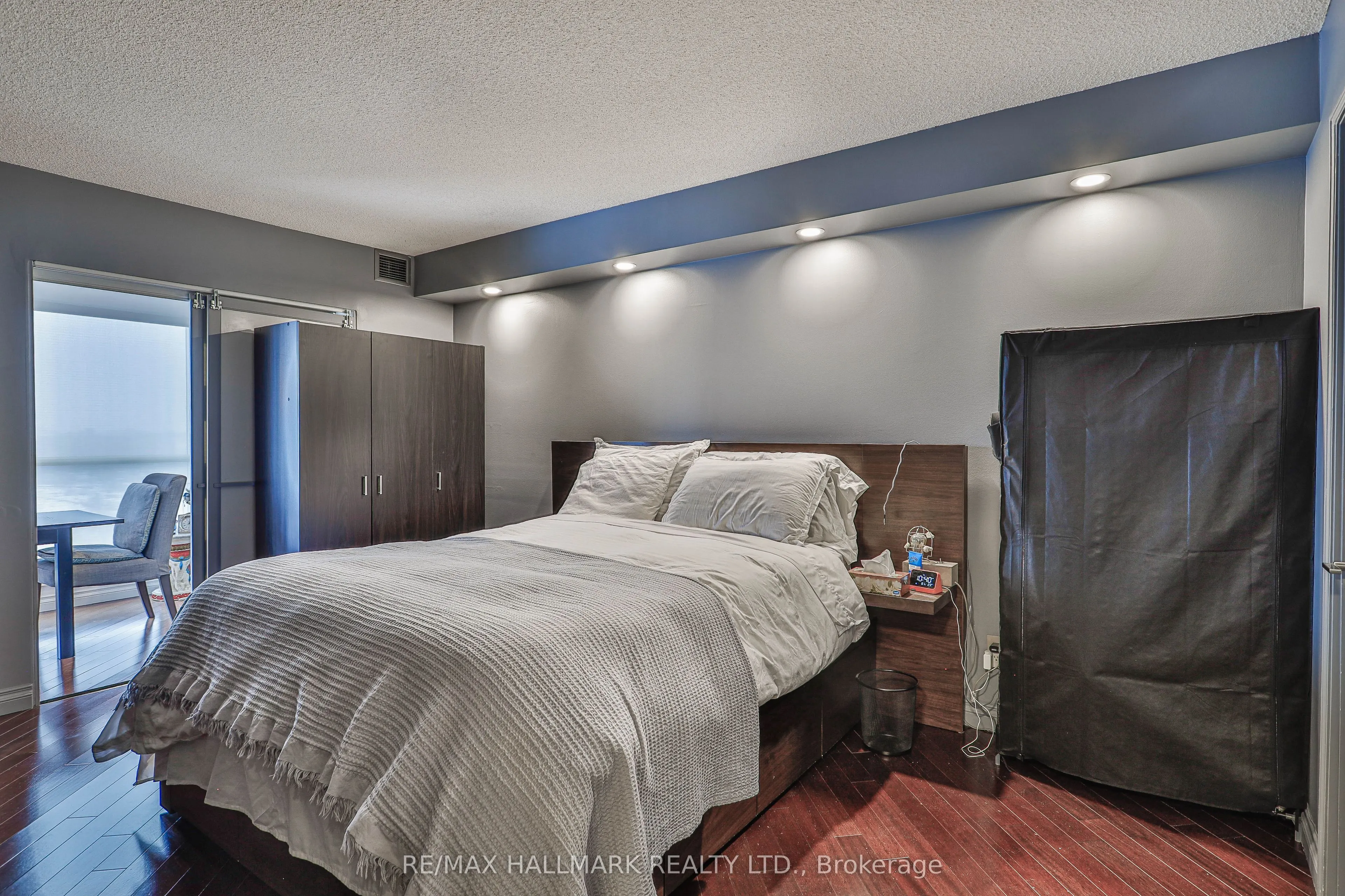 2267 Lakeshore Boulevard W #707