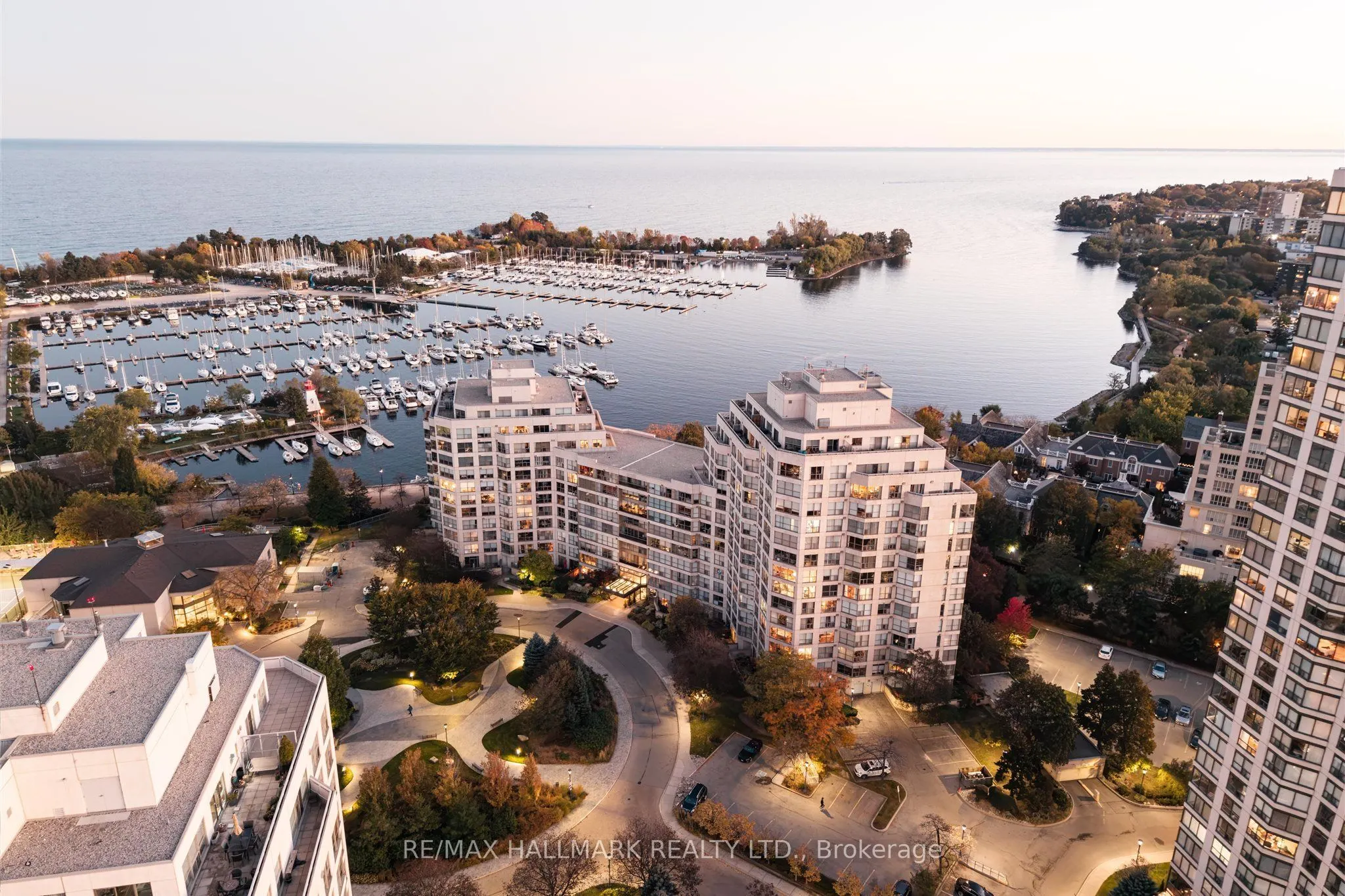 2267 Lakeshore Boulevard W #707