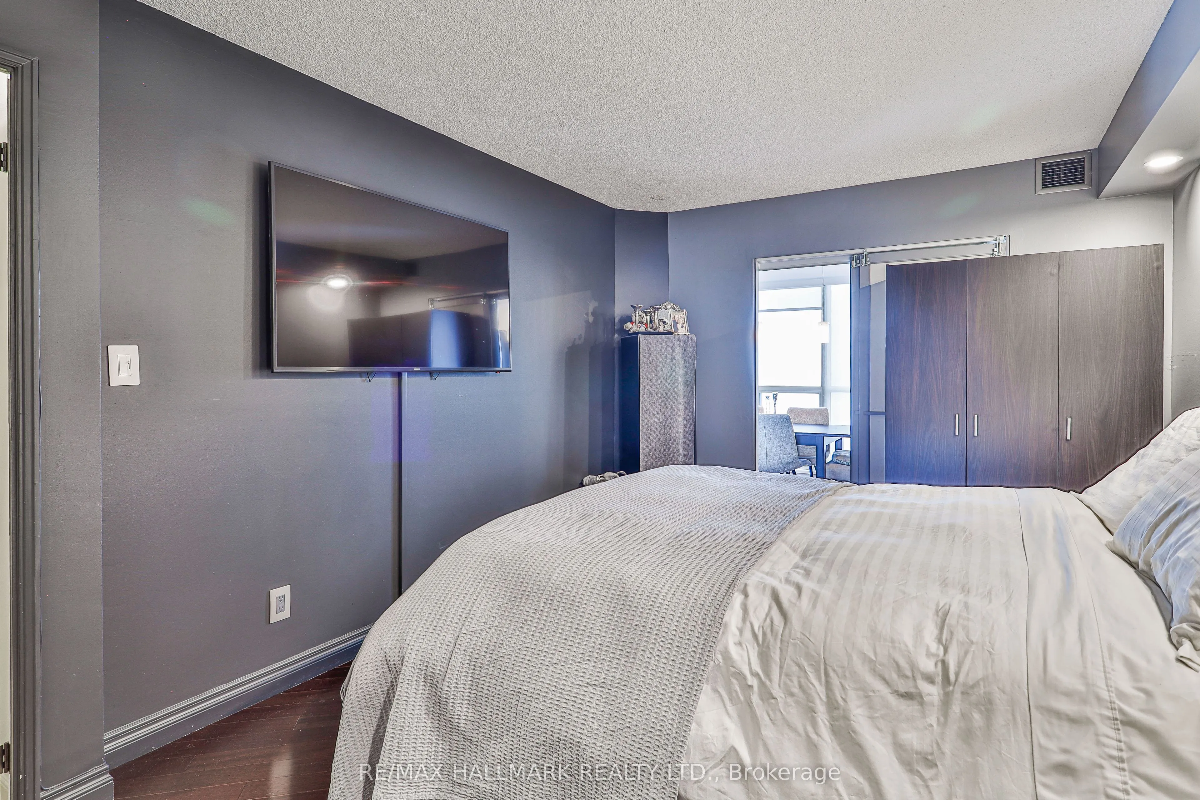 2267 Lakeshore Boulevard W #707