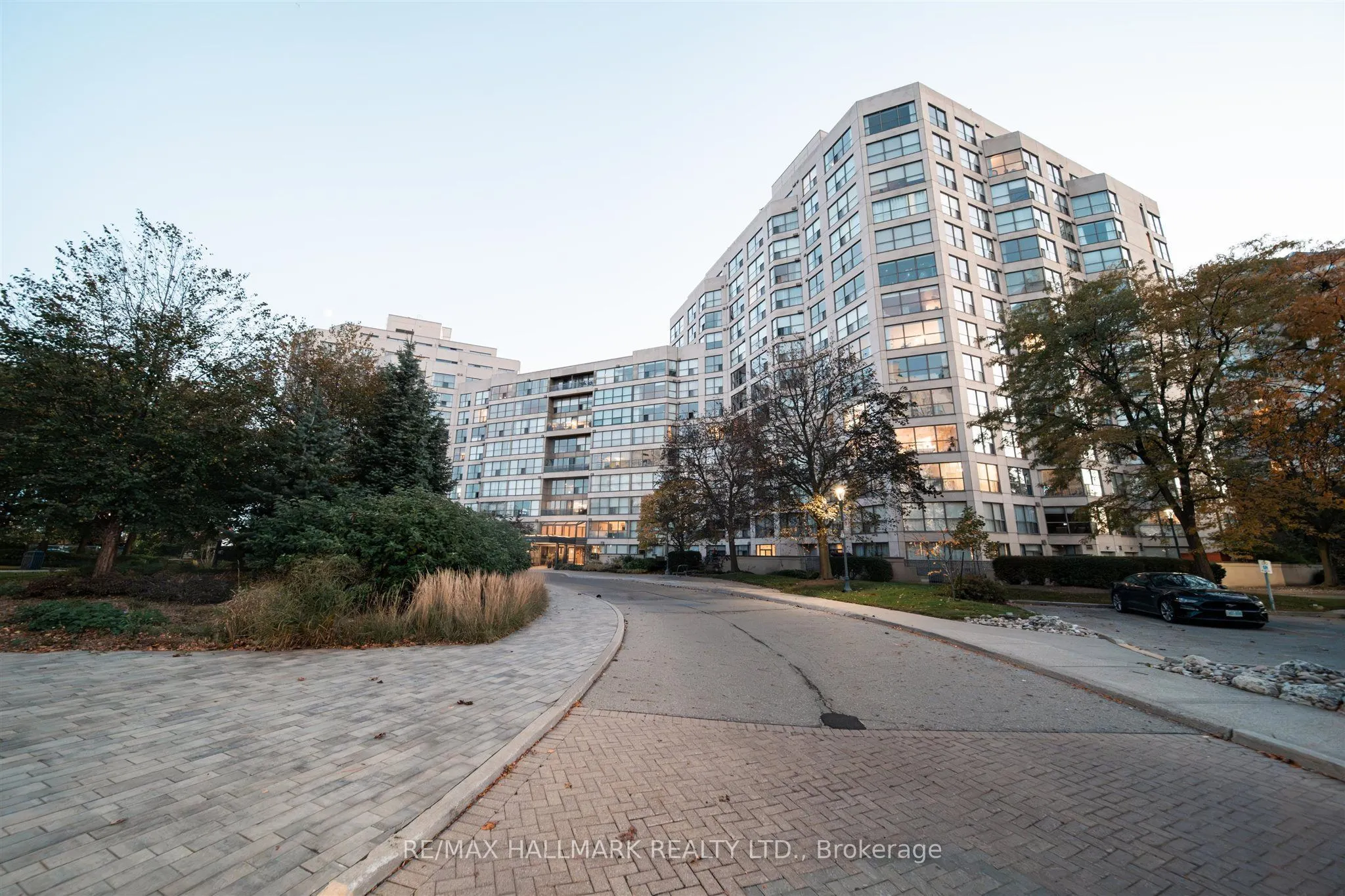 2267 Lakeshore Boulevard W #707
