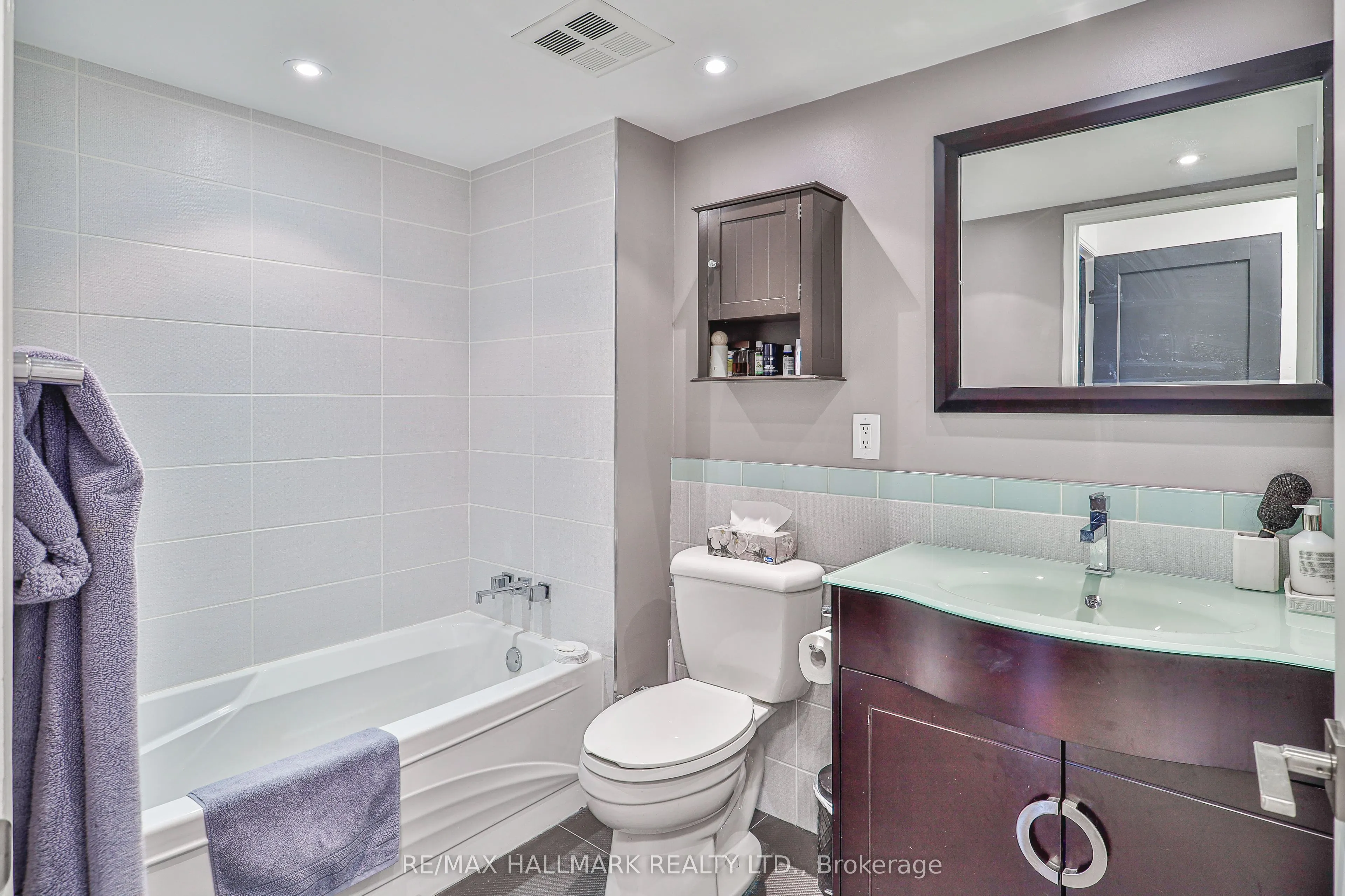 2267 Lakeshore Boulevard W #707