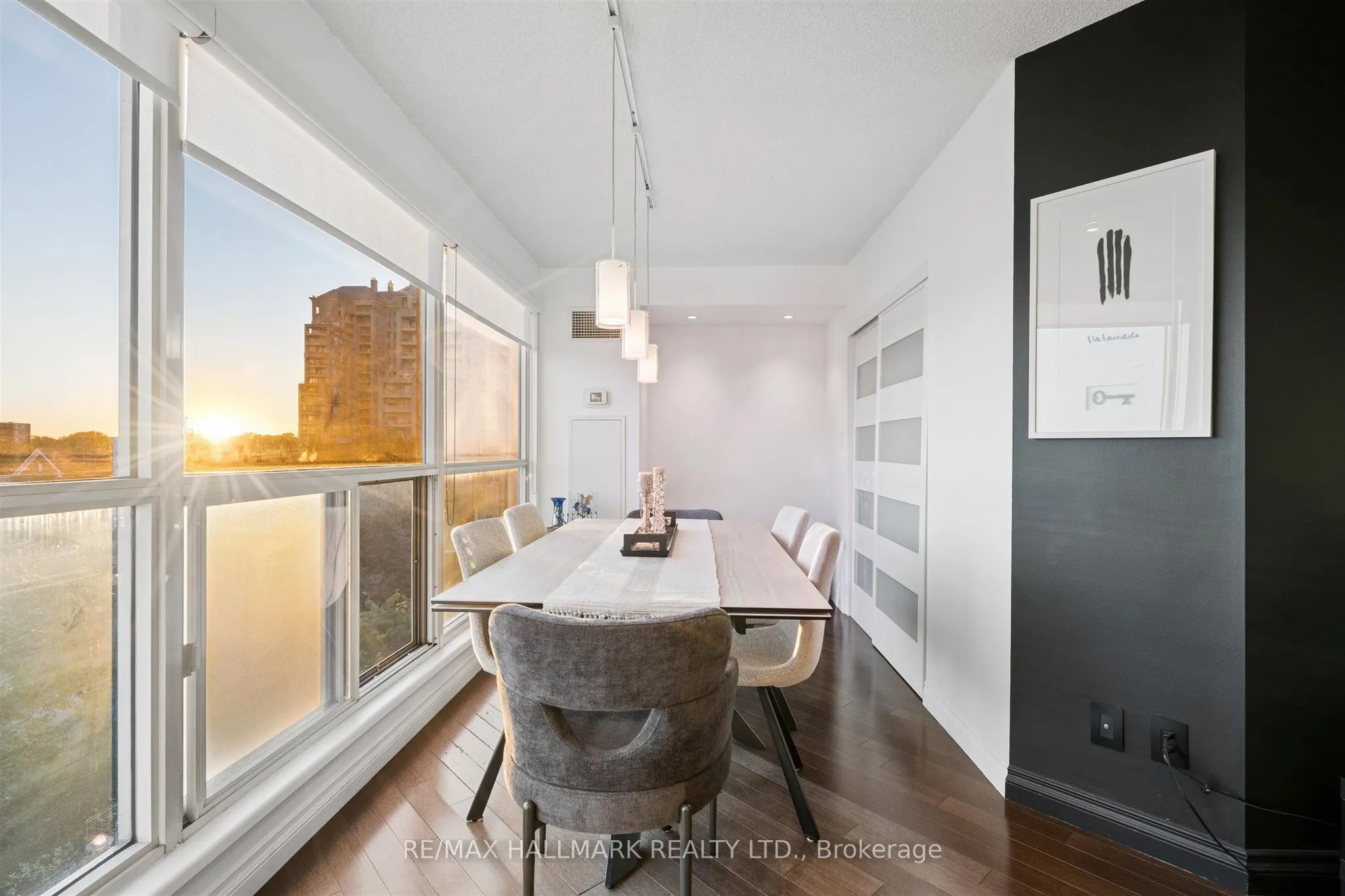 2267 Lakeshore Boulevard W #707