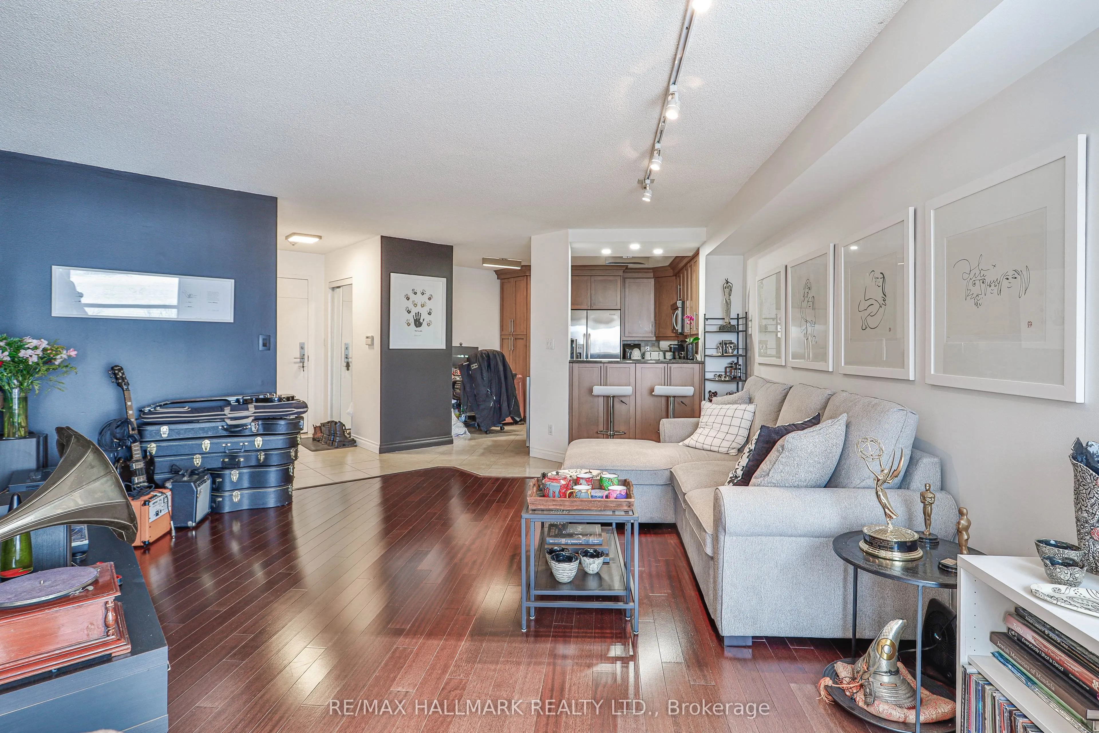 2267 Lakeshore Boulevard W #707
