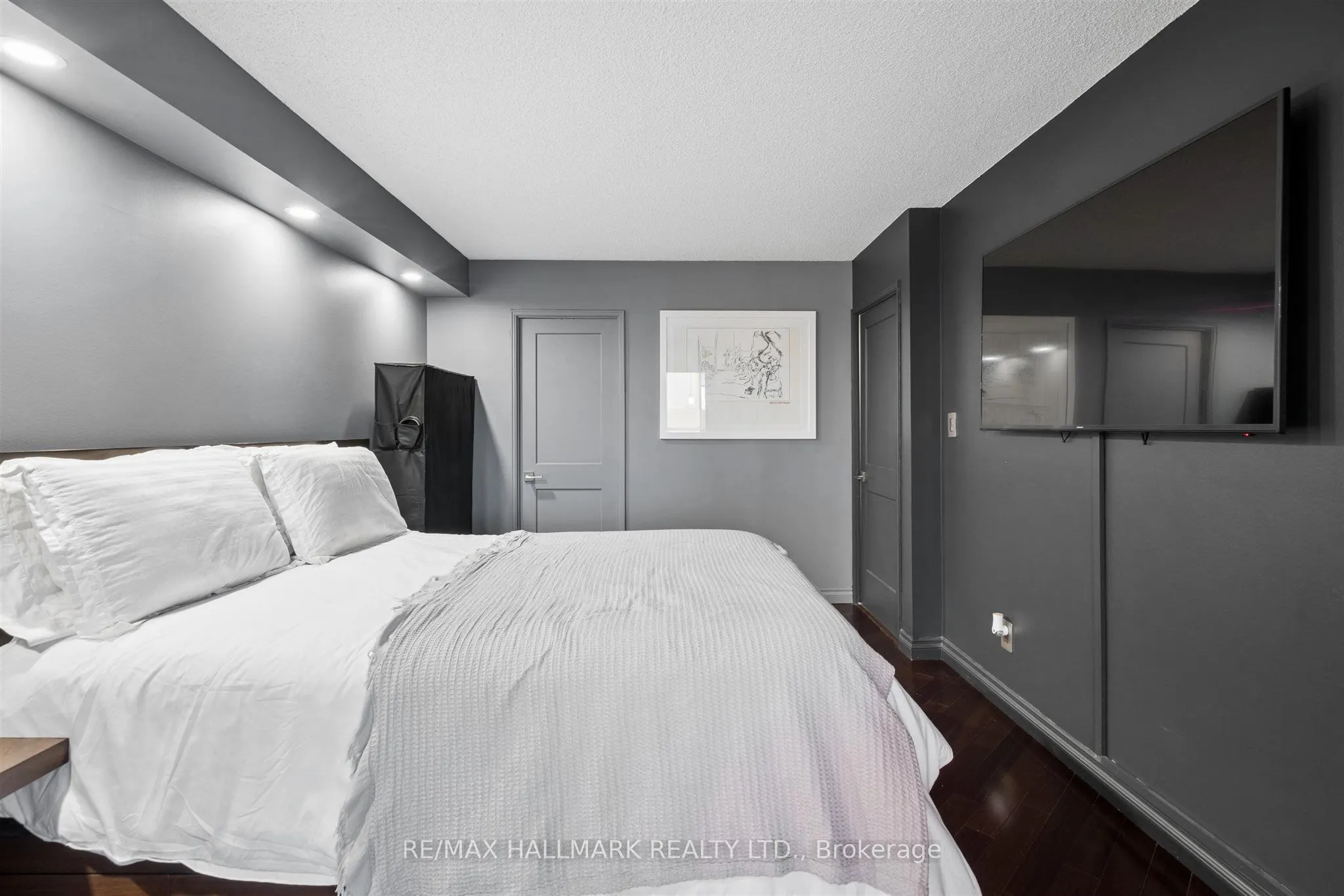 2267 Lakeshore Boulevard W #707