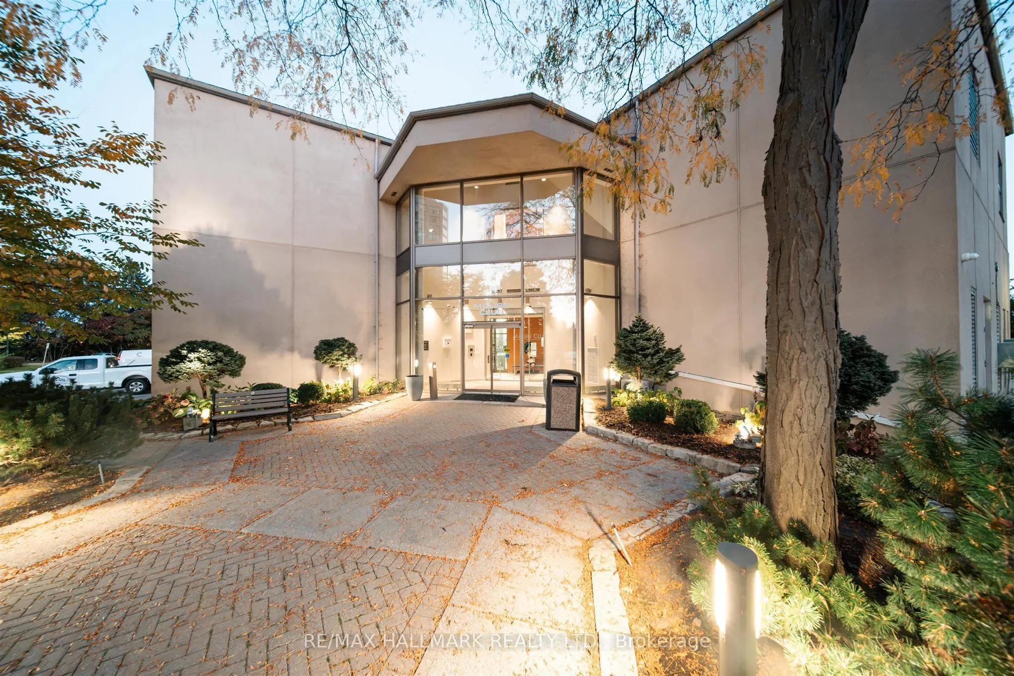 2267 Lakeshore Boulevard W #707