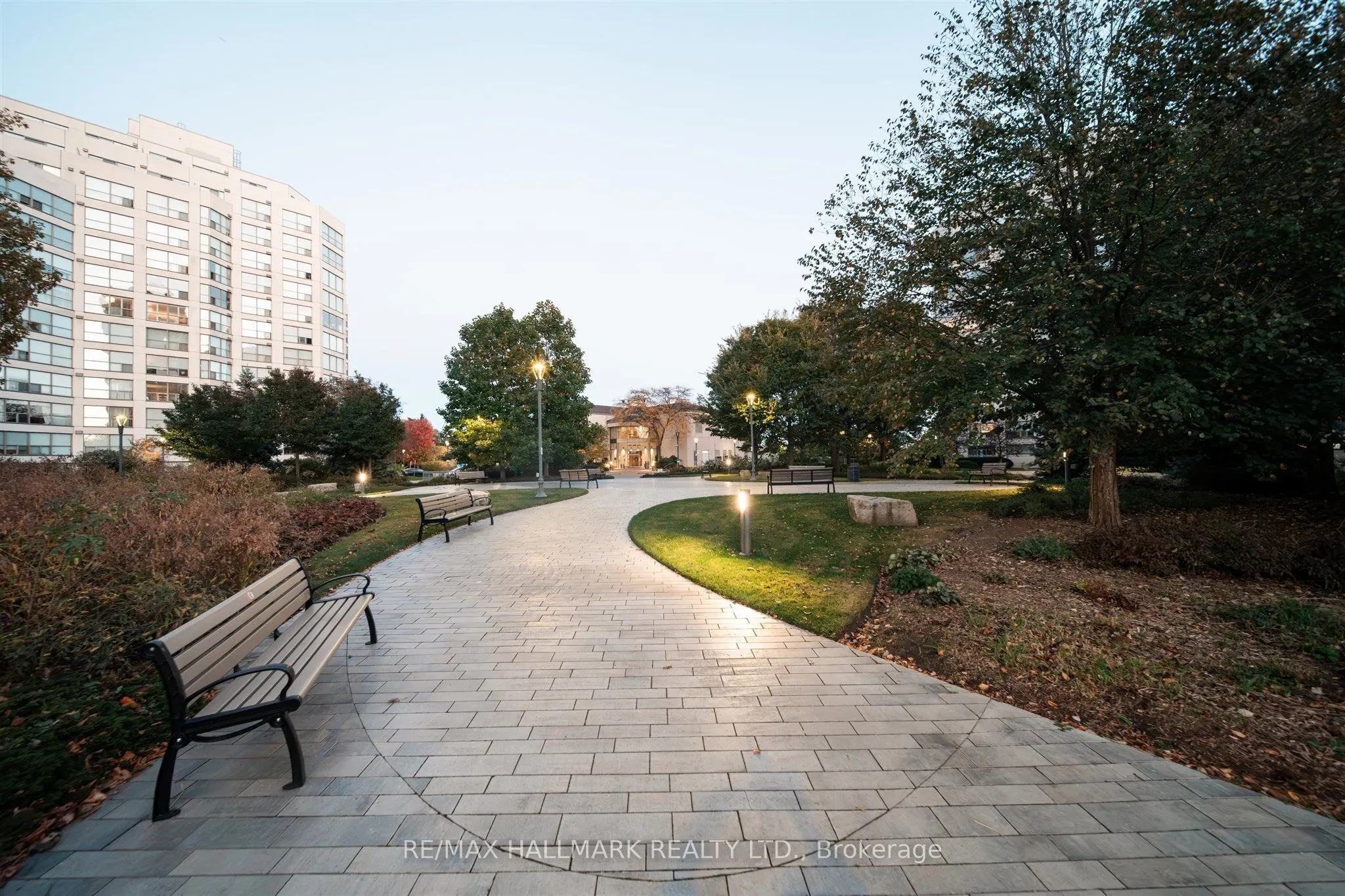 2267 Lakeshore Boulevard W #707