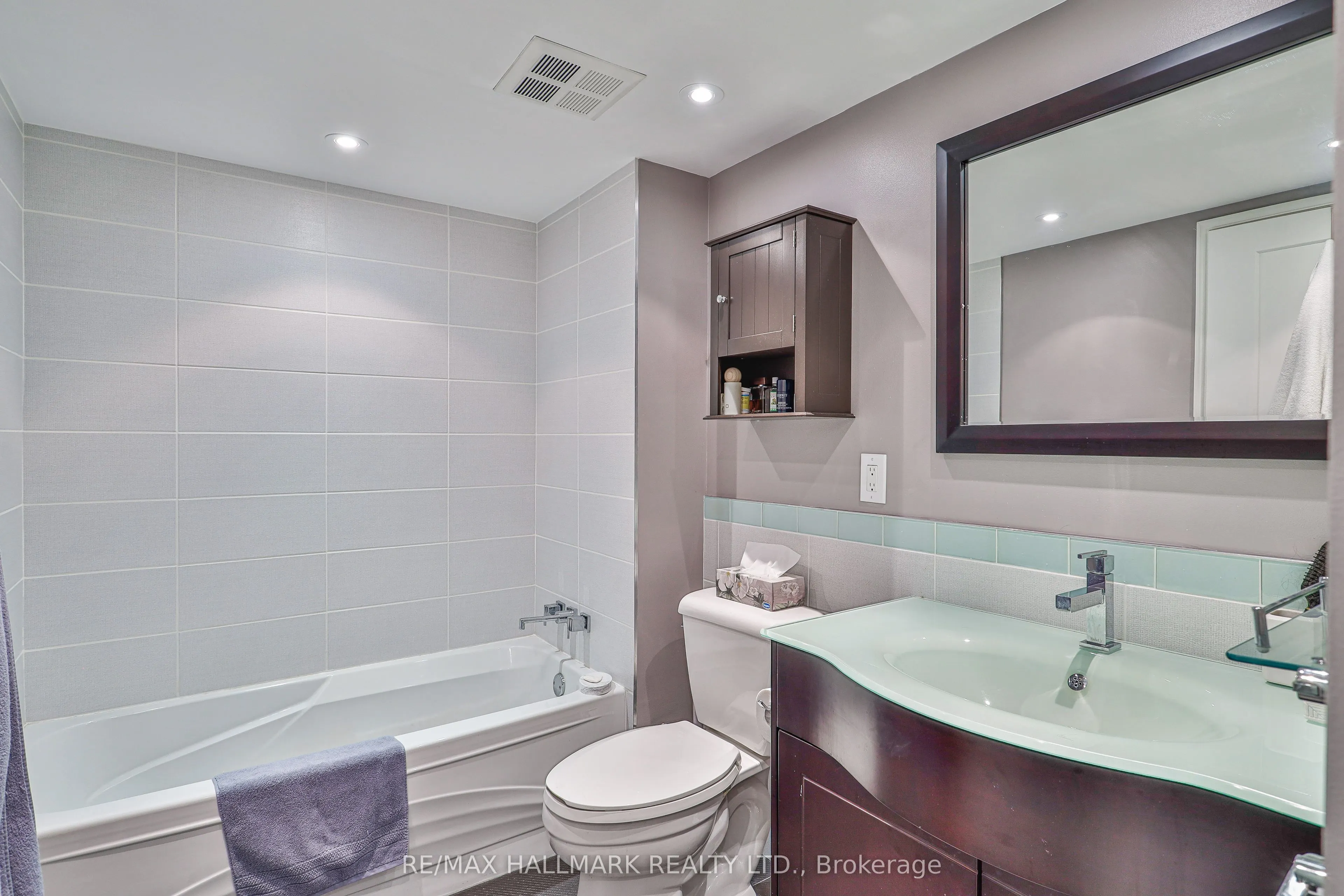 2267 Lakeshore Boulevard W #707