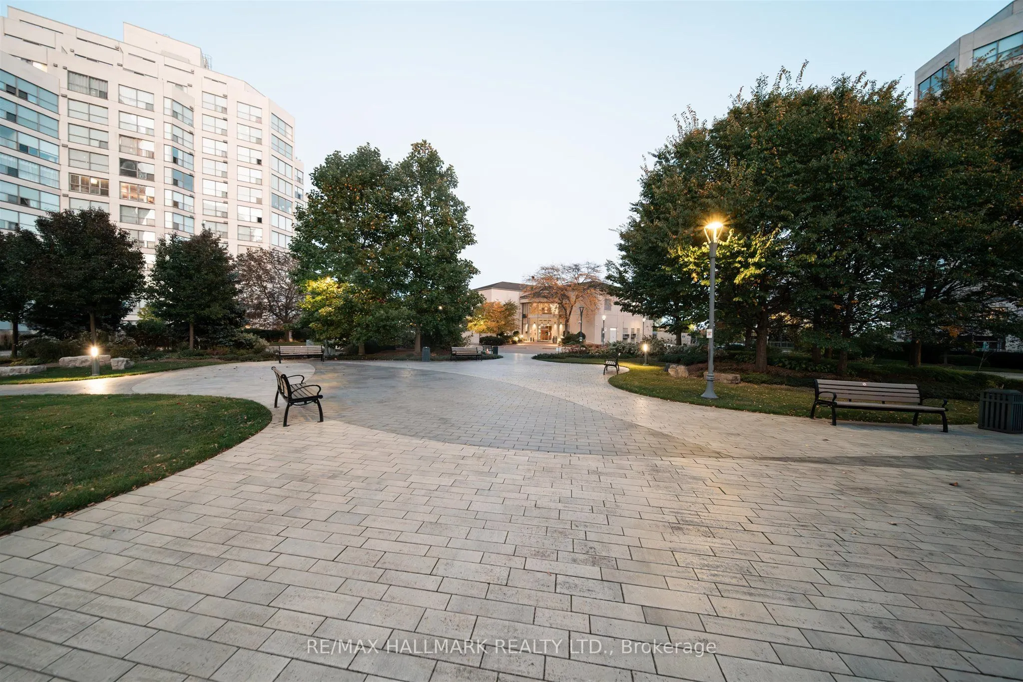 2267 Lakeshore Boulevard W #707