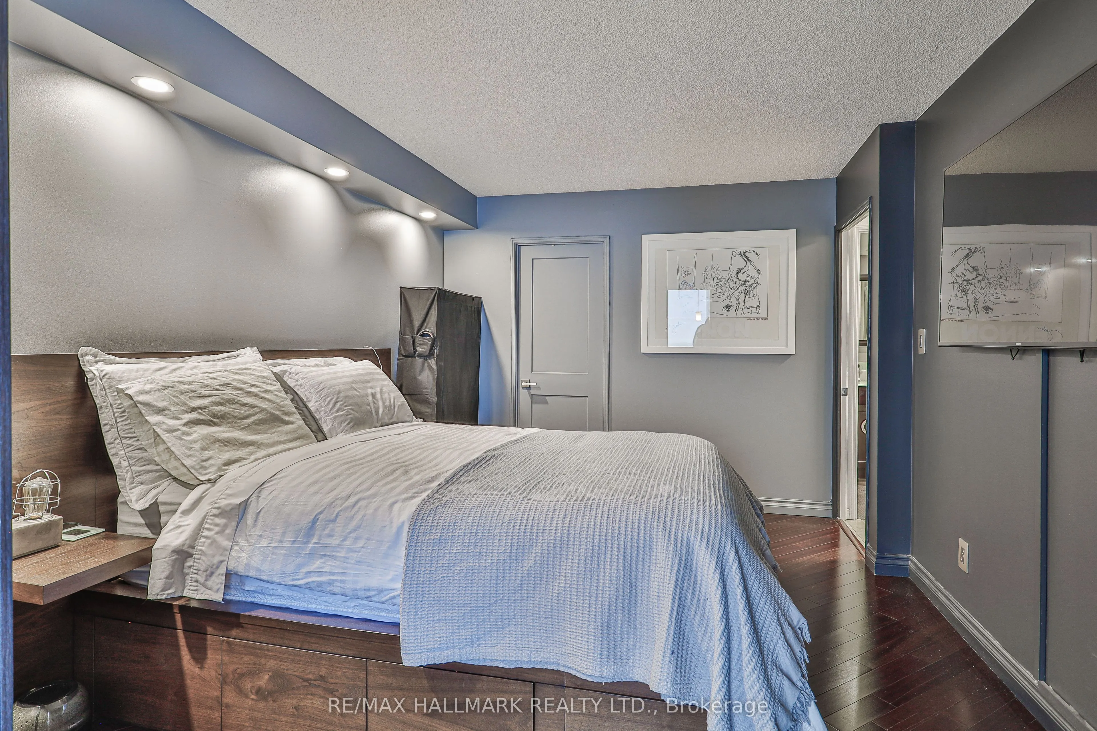 2267 Lakeshore Boulevard W #707
