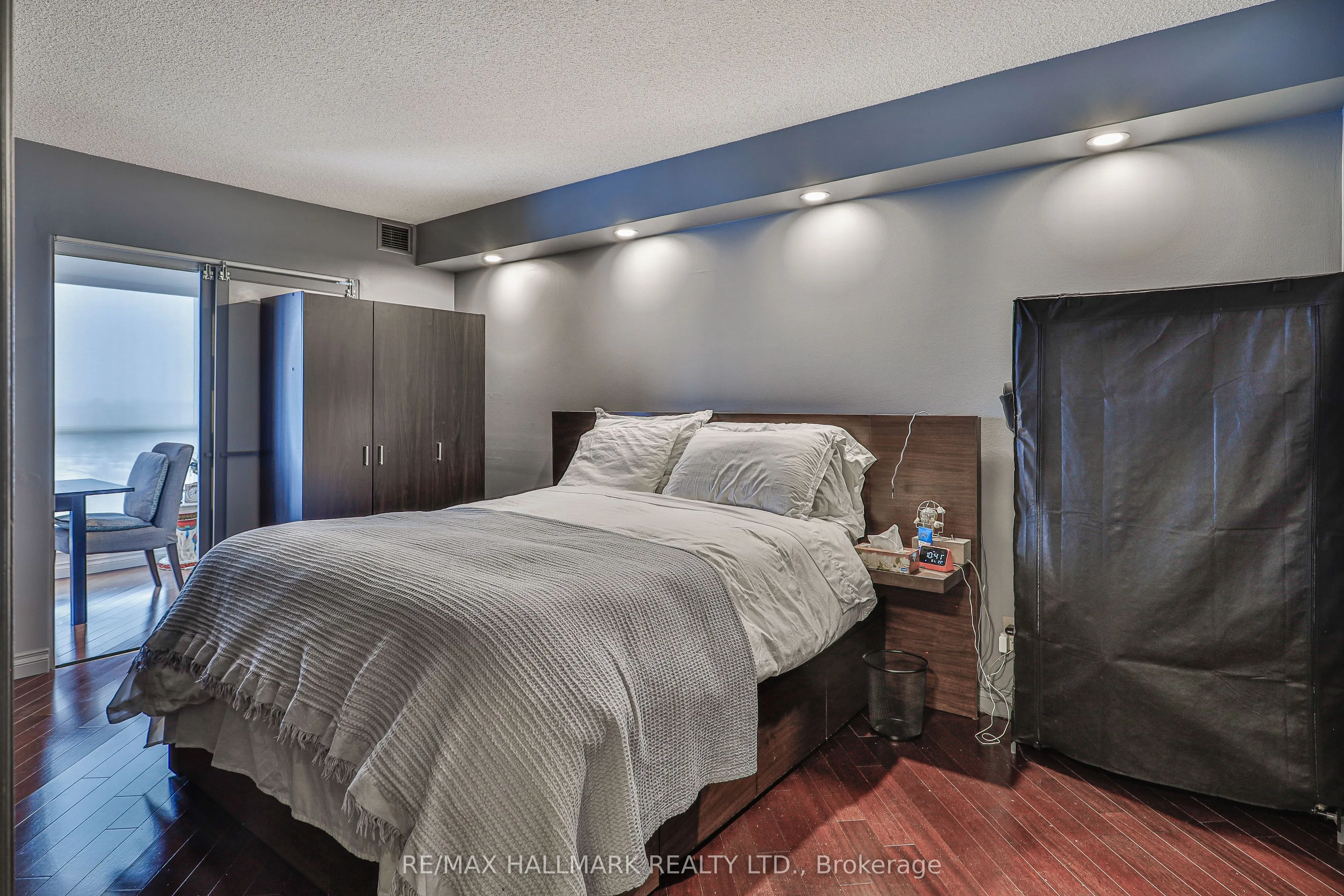 2267 Lakeshore Boulevard W #707