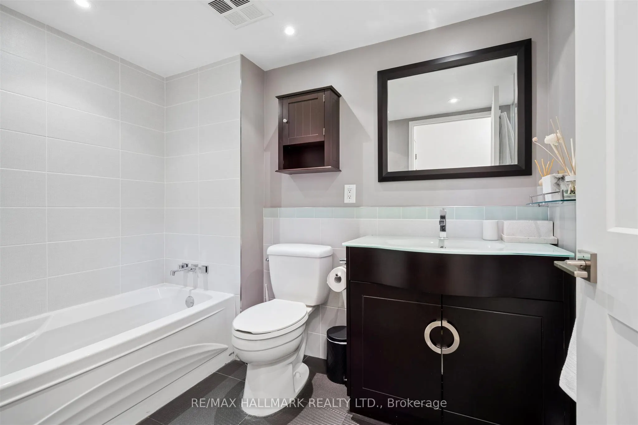 2267 Lakeshore Boulevard W #707