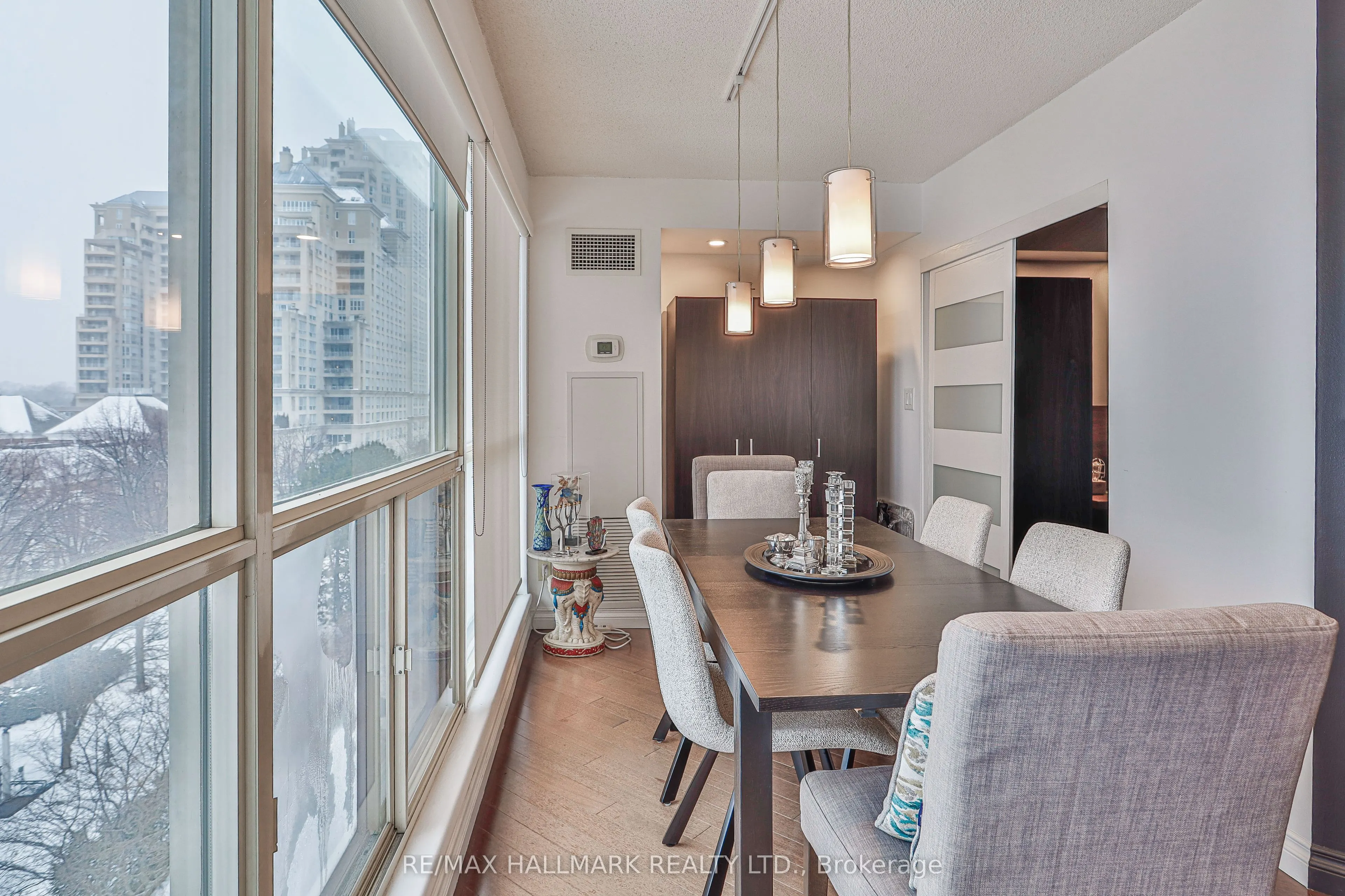 2267 Lakeshore Boulevard W #707