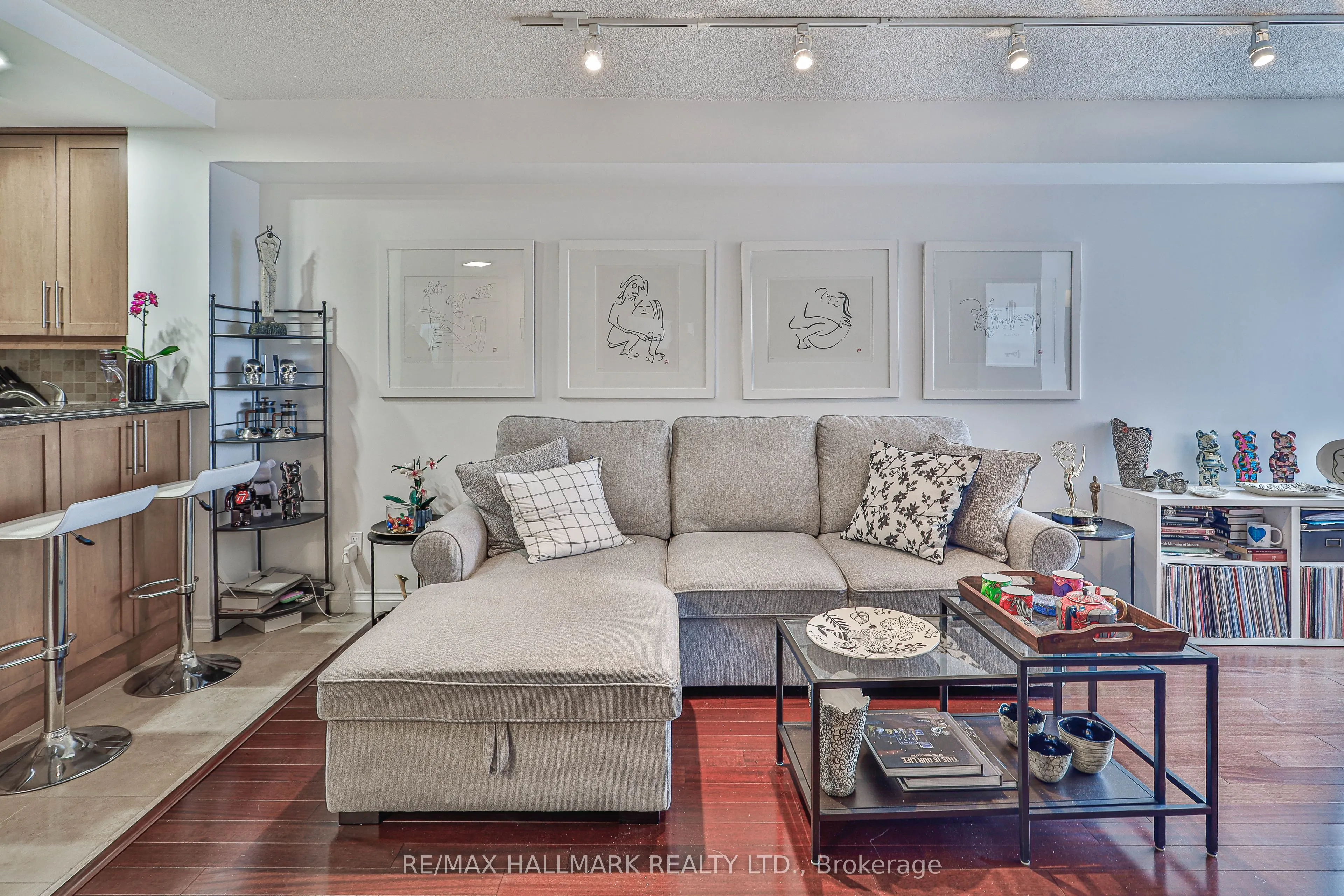 2267 Lakeshore Boulevard W #707