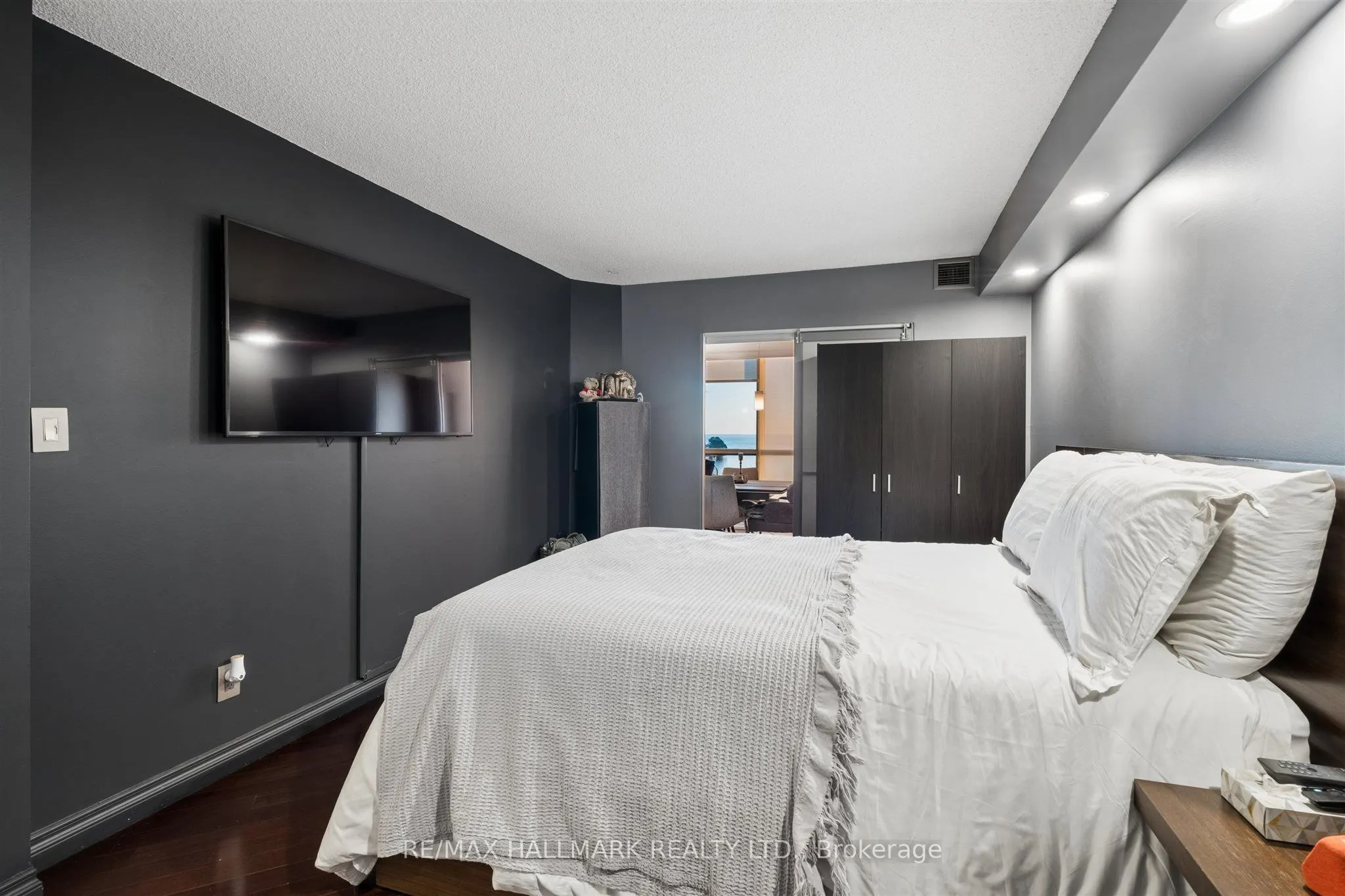 2267 Lakeshore Boulevard W #707