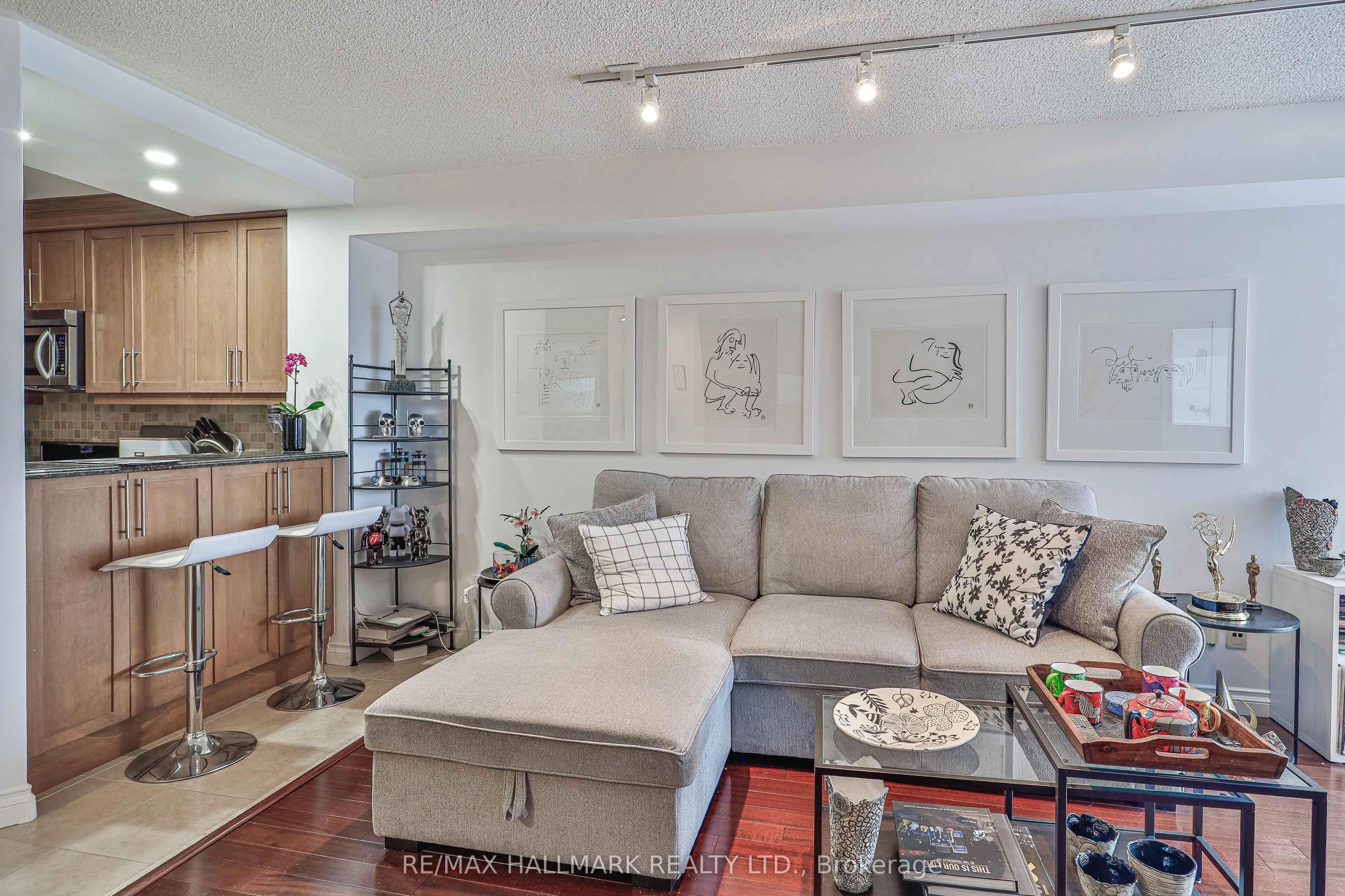 2267 Lakeshore Boulevard W #707