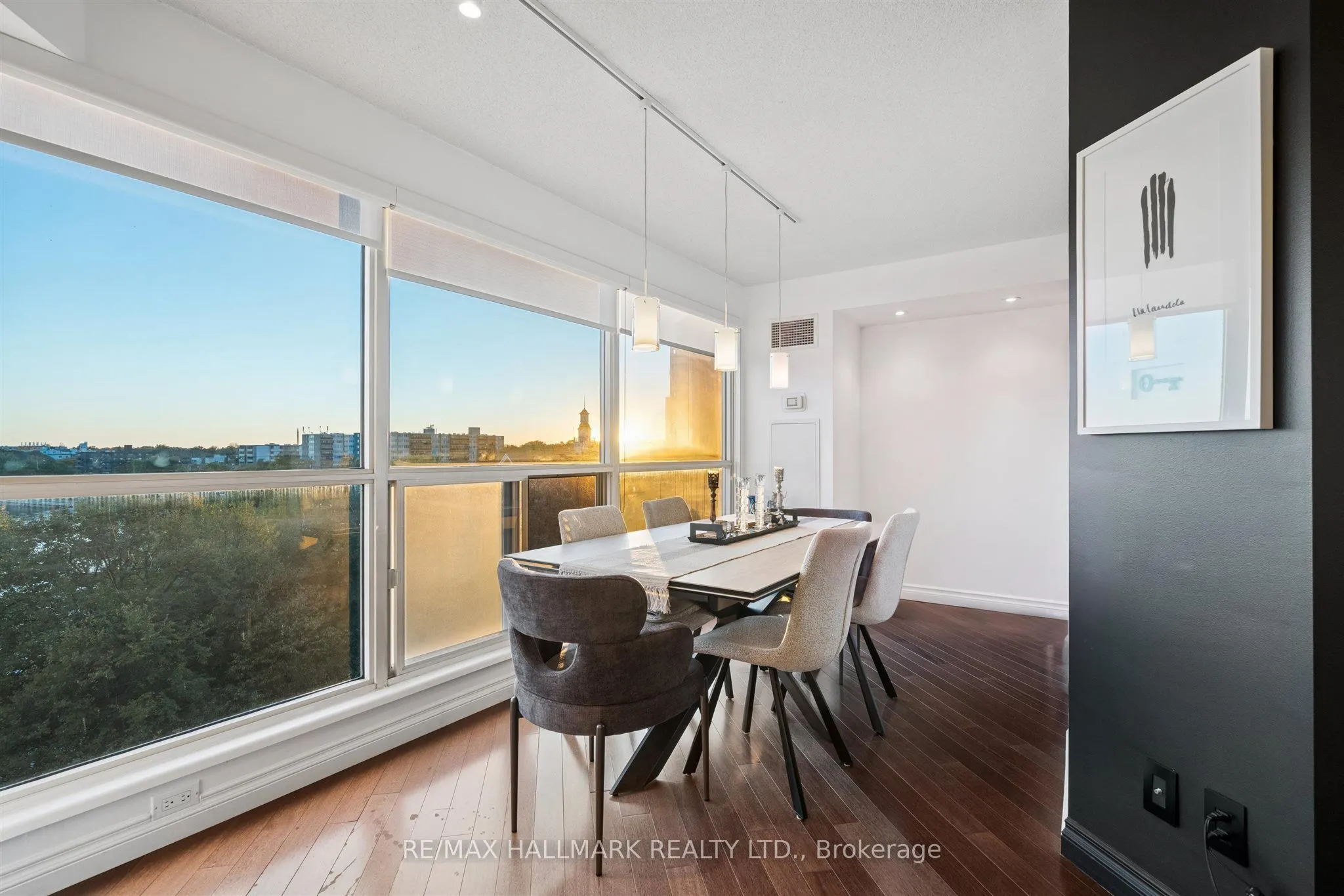 2267 Lakeshore Boulevard W #707