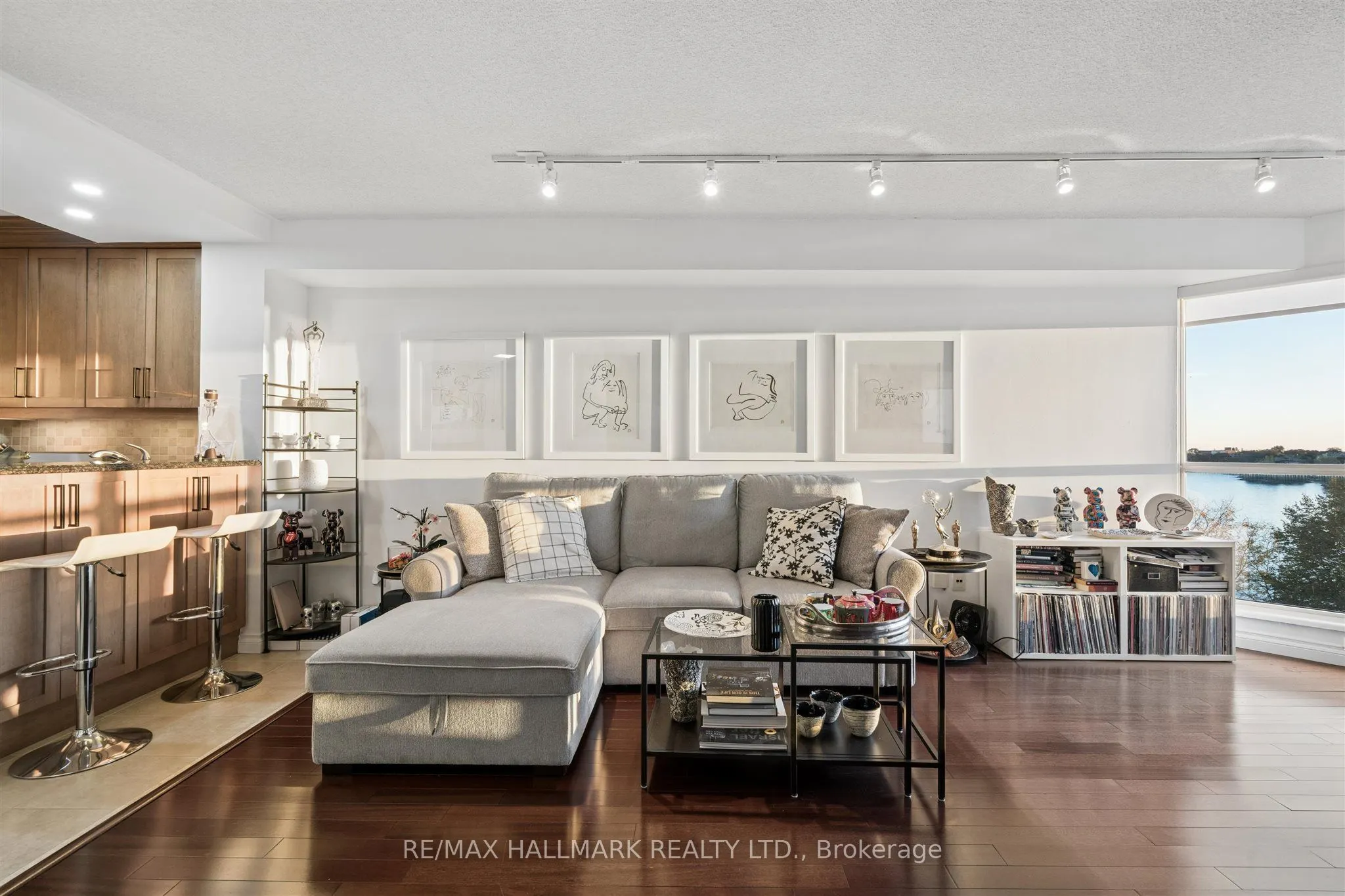 2267 Lakeshore Boulevard W #707